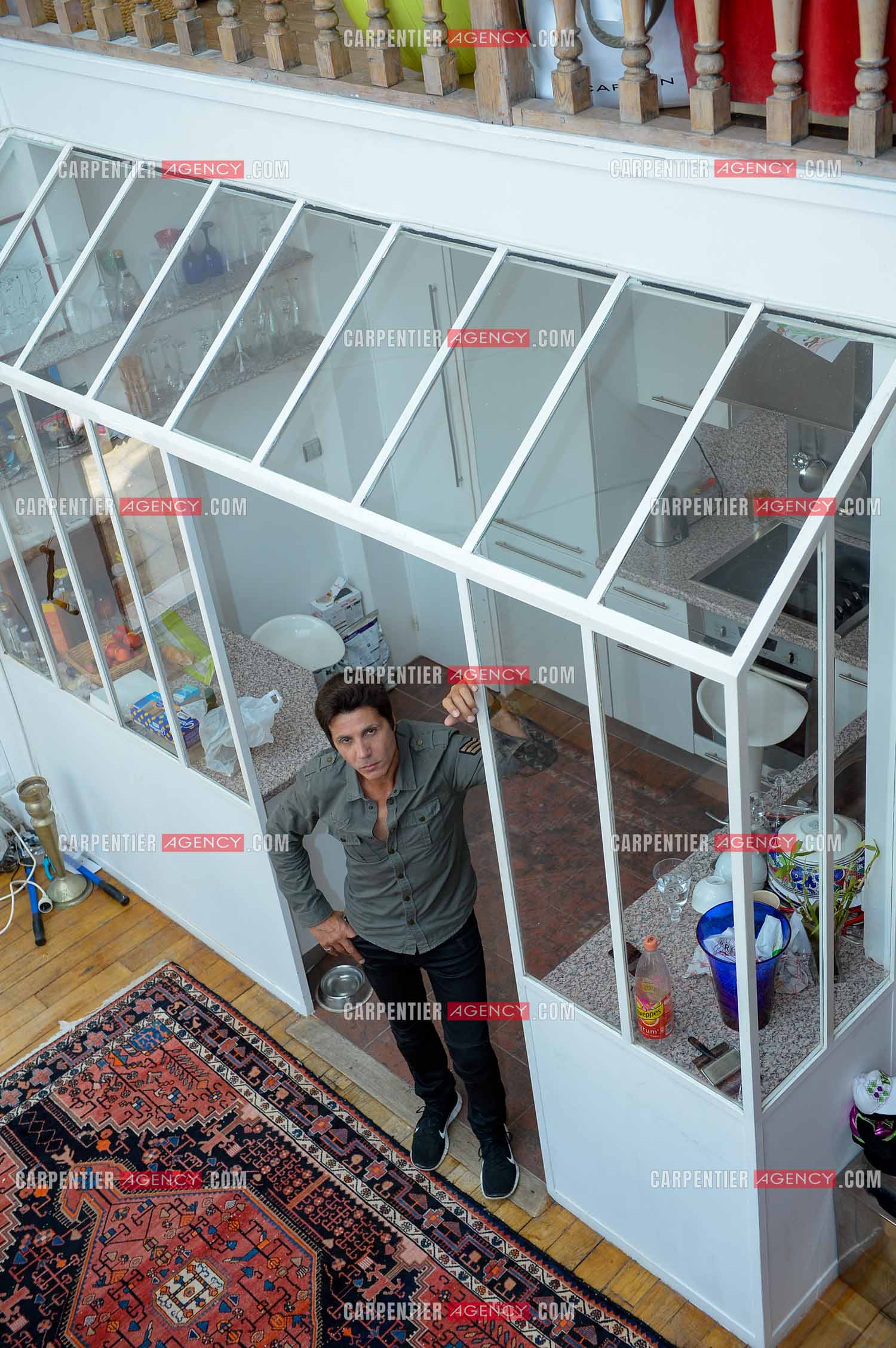 Rendez-vous privé pour un sujet presse chez le chanteur Jean-Luc Lahaye dans son duplex parisien.  ( Exclusif )