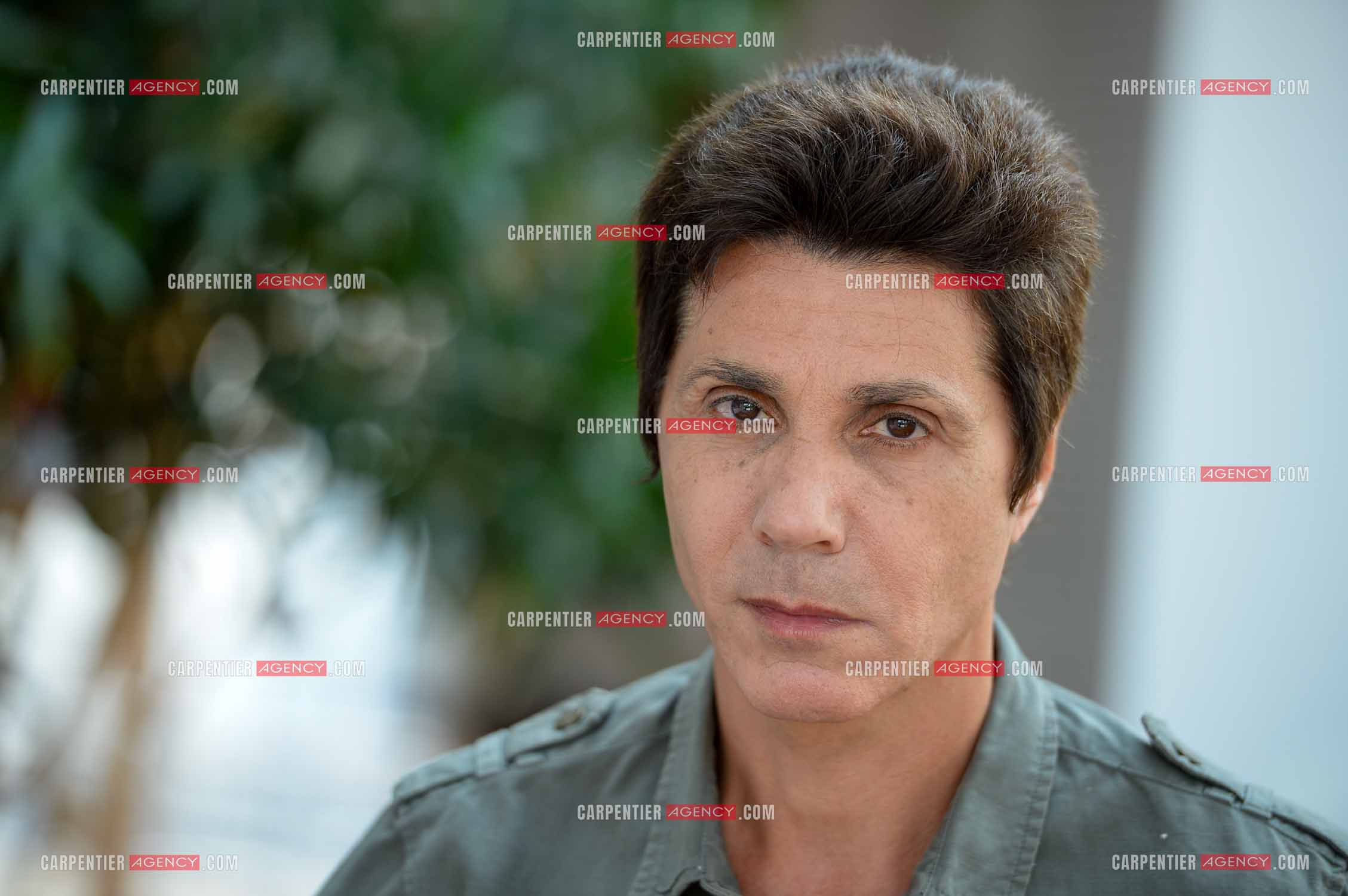 Rendez-vous privé pour un sujet presse chez le chanteur Jean-Luc Lahaye dans son duplex parisien.  ( Exclusif )