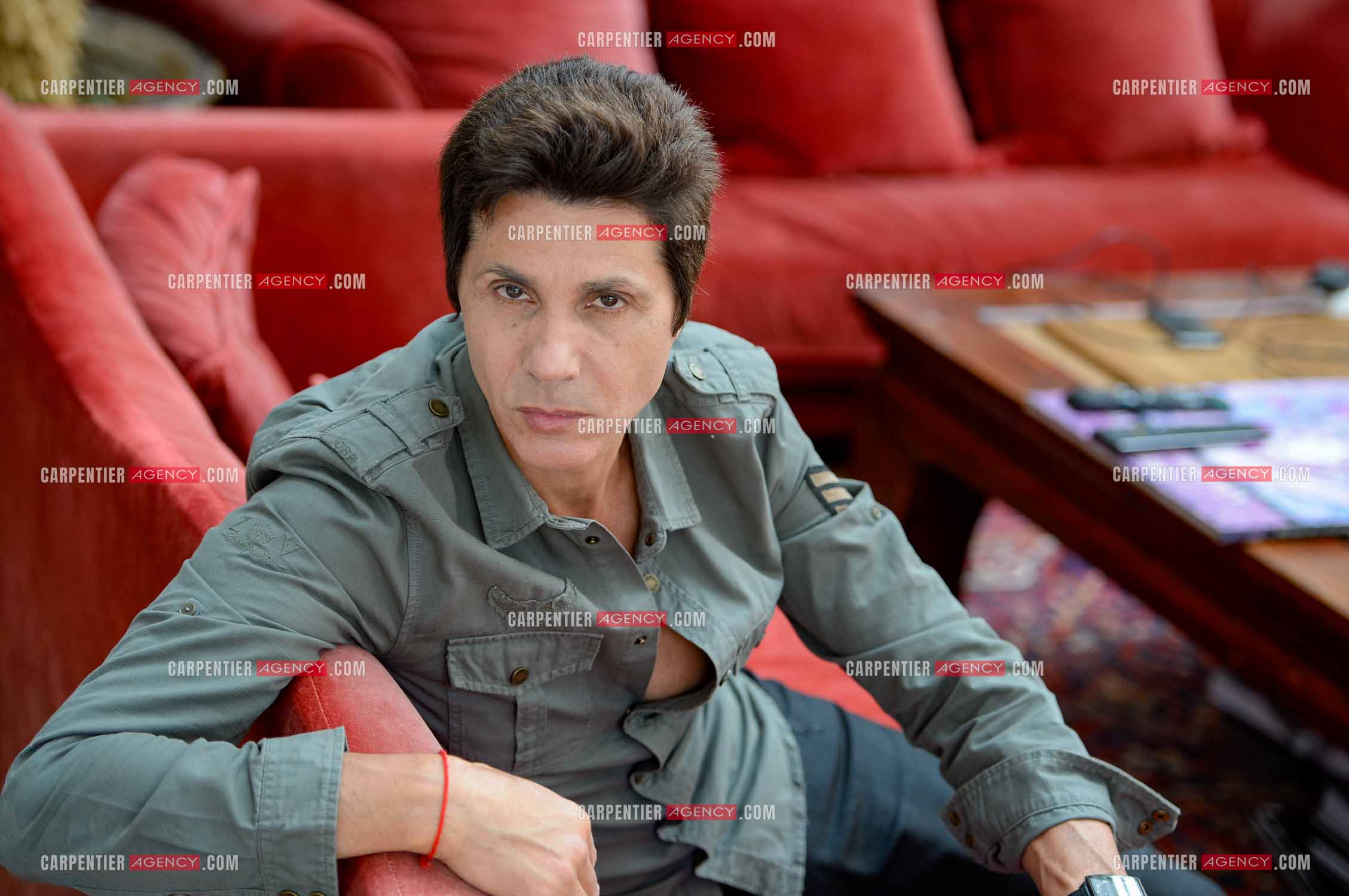 Rendez-vous privé pour un sujet presse chez le chanteur Jean-Luc Lahaye dans son duplex parisien.  ( Exclusif )