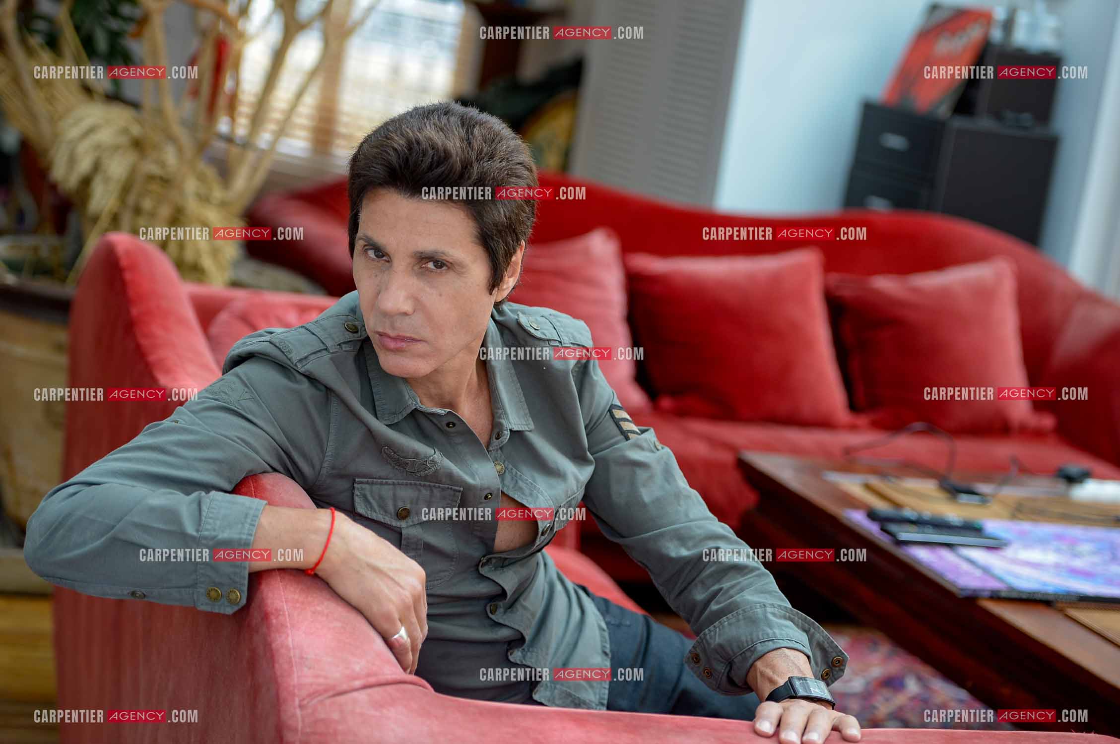 Rendez-vous privé pour un sujet presse chez le chanteur Jean-Luc Lahaye dans son duplex parisien.  ( Exclusif )