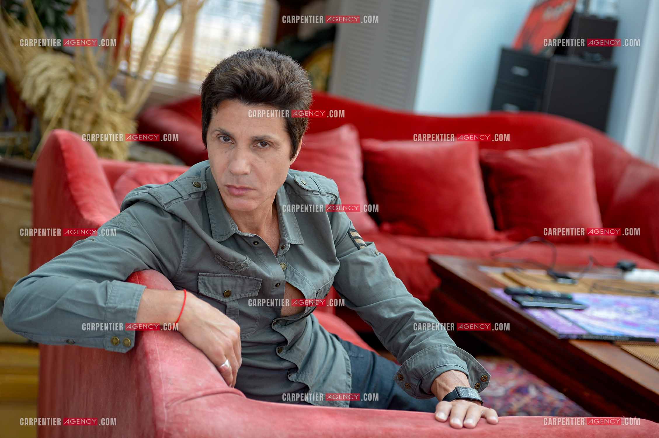 Rendez-vous privé pour un sujet presse chez le chanteur Jean-Luc Lahaye dans son duplex parisien.  ( Exclusif )