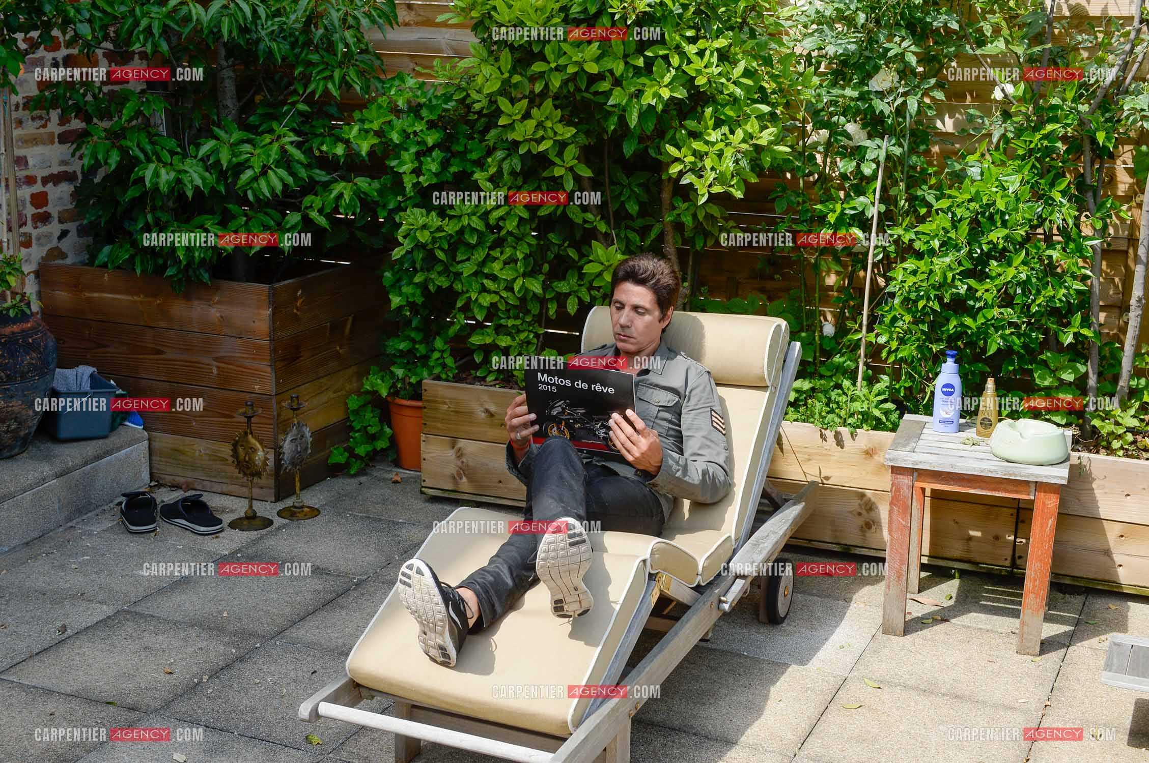 Rendez-vous privé pour un sujet presse chez le chanteur Jean-Luc Lahaye dans son duplex parisien.  ( Exclusif )