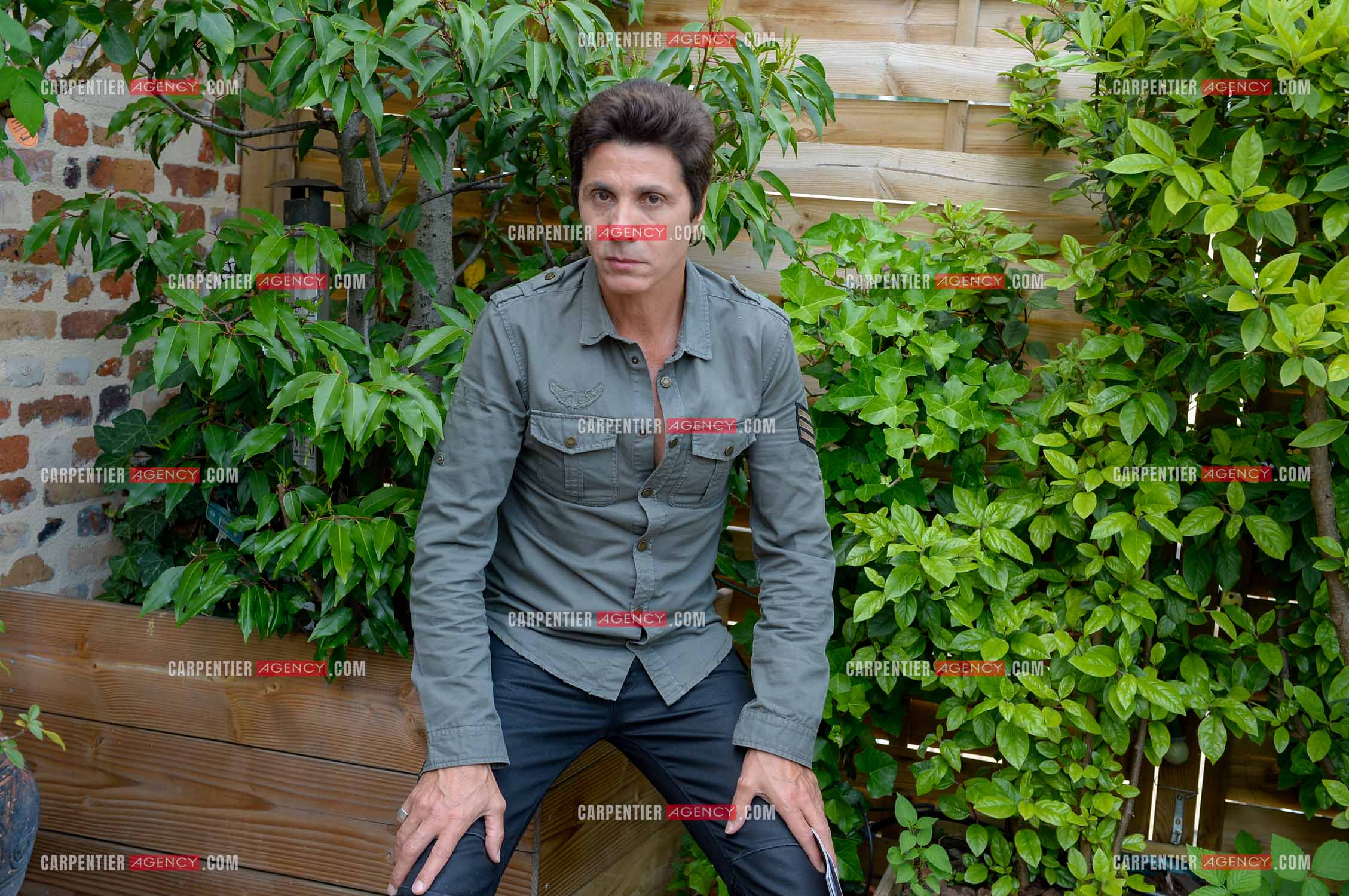 Rendez-vous privé pour un sujet presse chez le chanteur Jean-Luc Lahaye dans son duplex parisien.  ( Exclusif )