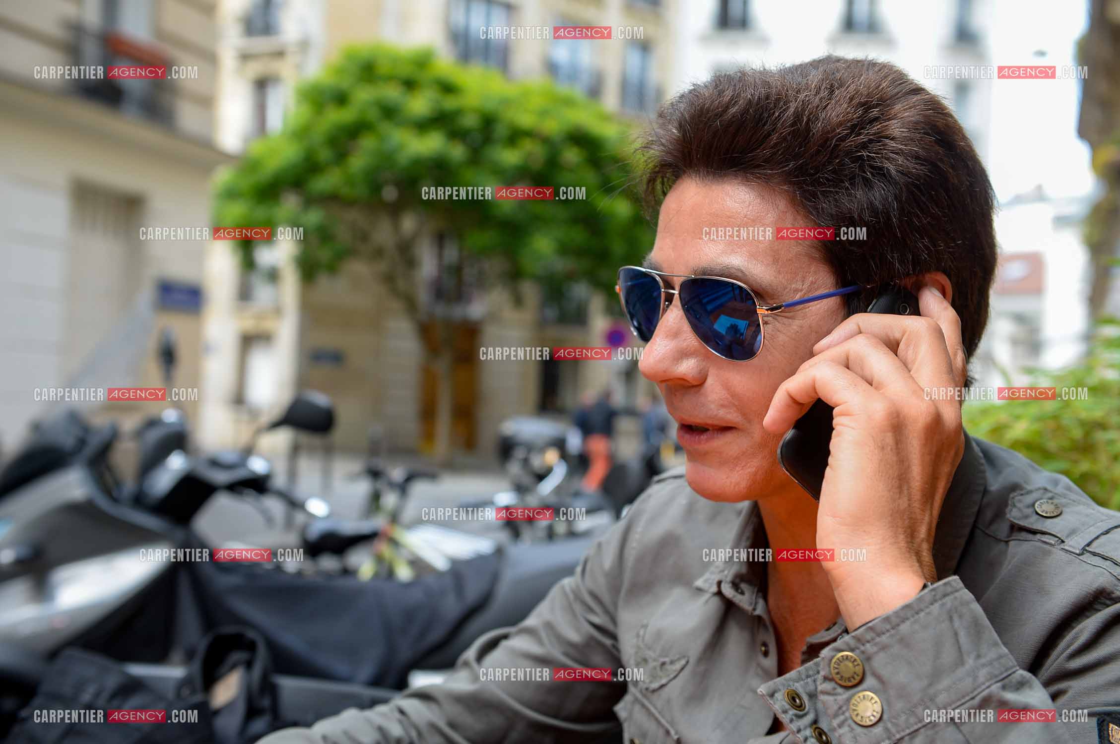 Rendez-vous privé pour un sujet presse chez le chanteur Jean-Luc Lahaye dans son duplex parisien.  ( Exclusif )