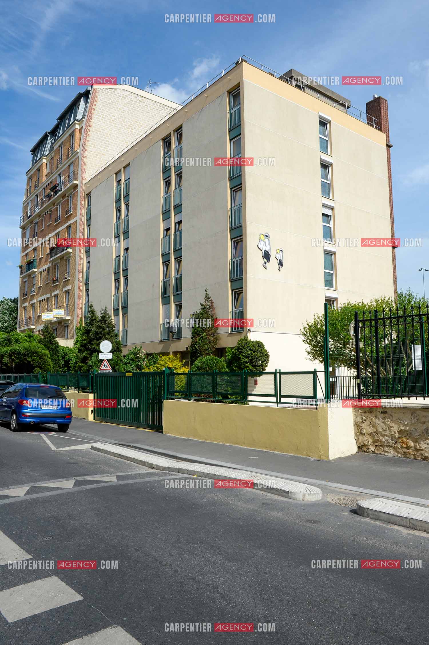 Rendez-vous privé pour un sujet presse chez le chanteur Jean-Luc Lahaye. L'établissement Association Cent Familles crée par Jean-Luc Lahaye à Clichy dans le 92.  ( Exclusif )