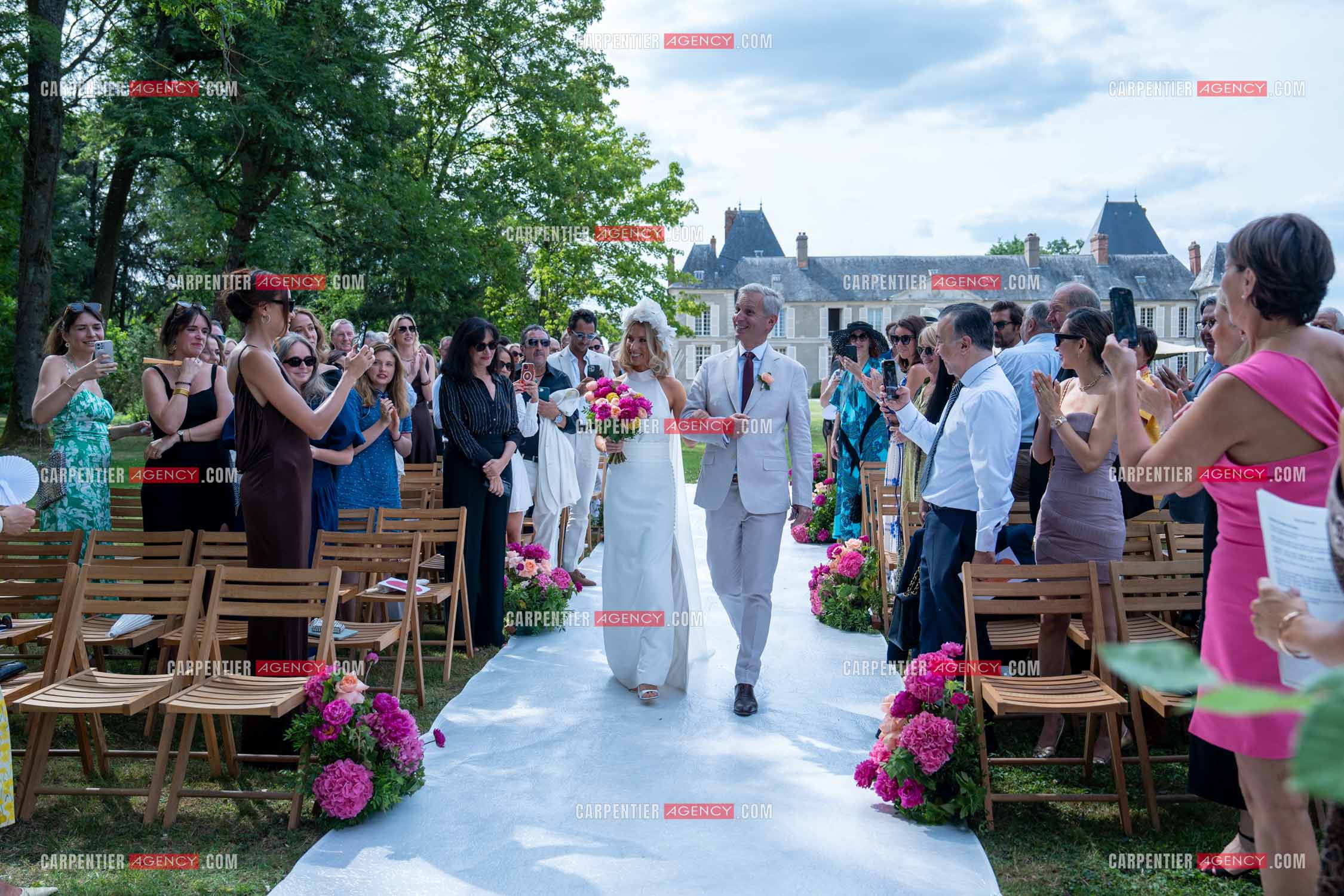 Mariage entre Jean-Luc Lahaye et Paola Aubin à la mairie du 18 èm arrondissement de Paris, et la cérémonie religieuse au château de Janvry.  ( Exclusif )