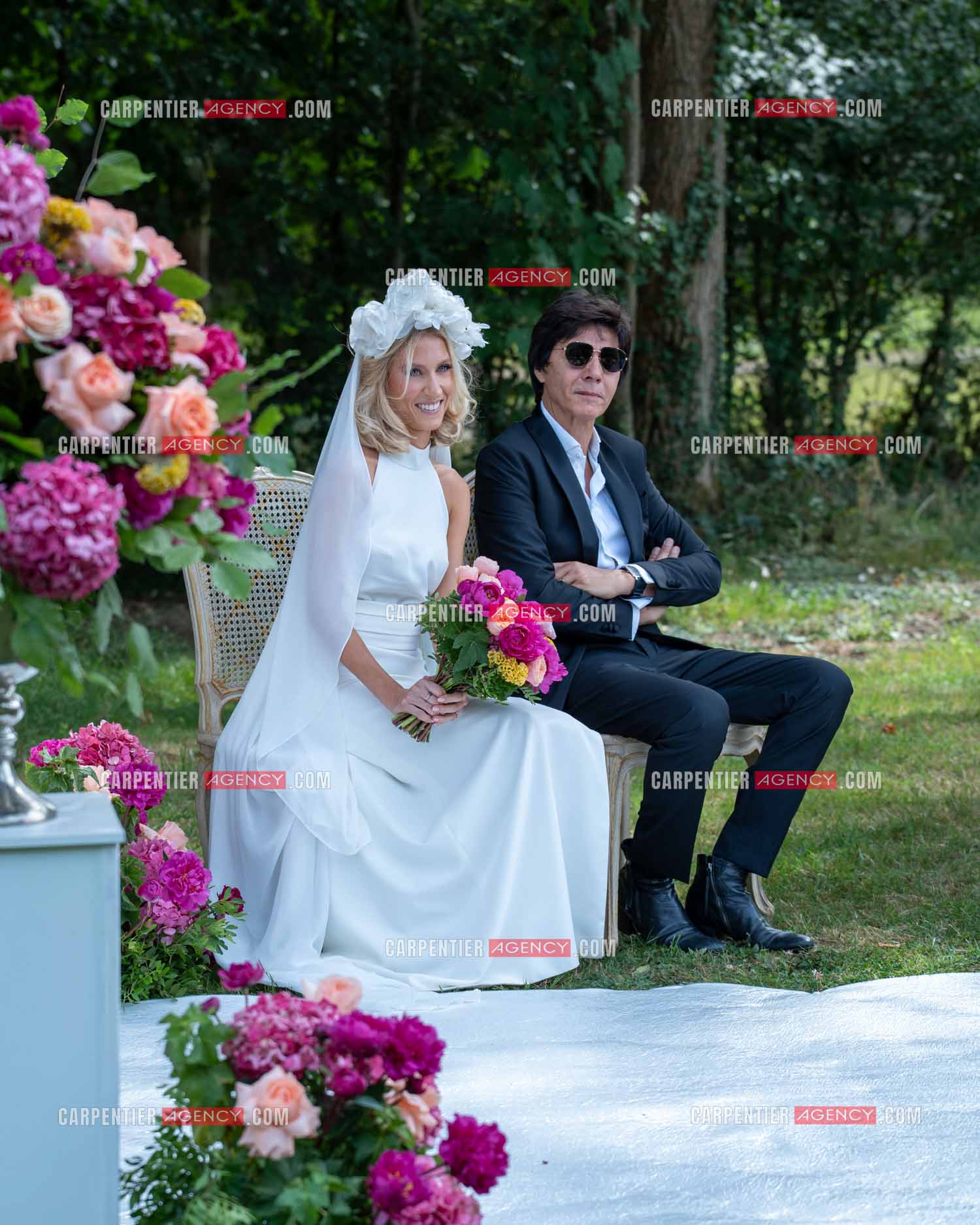 Mariage entre Jean-Luc Lahaye et Paola Aubin à la mairie du 18 èm arrondissement de Paris, et la cérémonie religieuse au château de Janvry.  ( Exclusif )