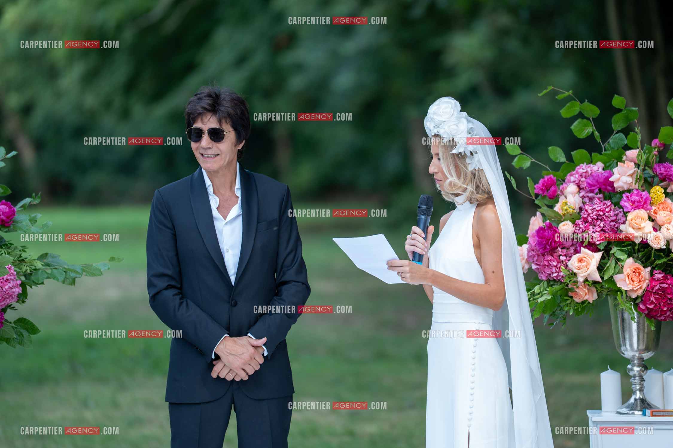 Mariage entre Jean-Luc Lahaye et Paola Aubin à la mairie du 18 èm arrondissement de Paris, et la cérémonie religieuse au château de Janvry.  ( Exclusif )