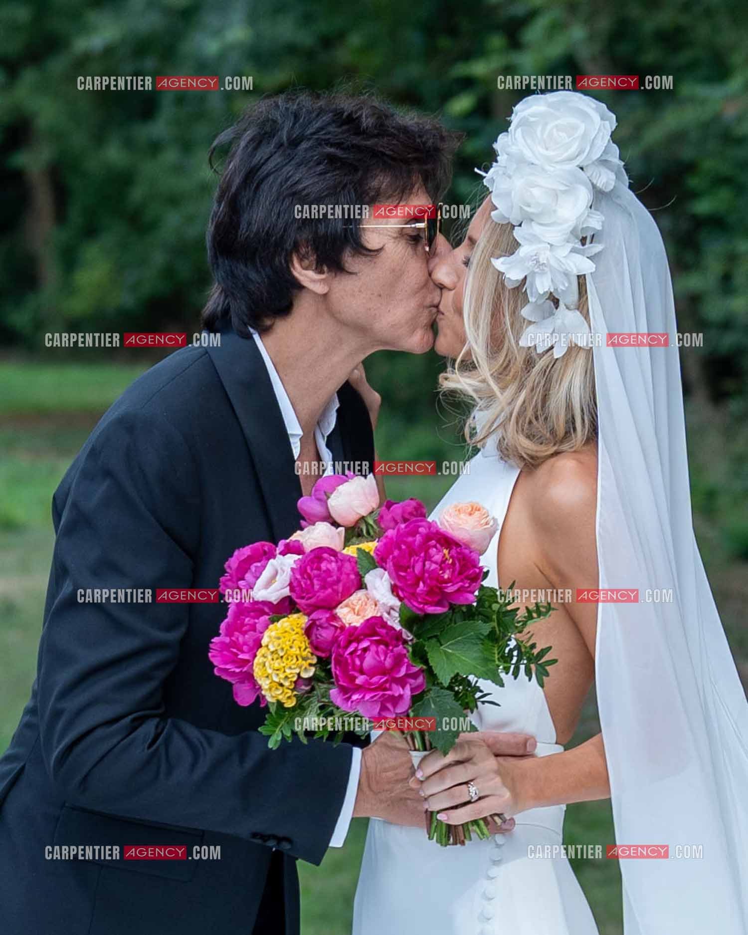 Mariage entre Jean-Luc Lahaye et Paola Aubin à la mairie du 18 èm arrondissement de Paris, et la cérémonie religieuse au château de Janvry.  ( Exclusif )