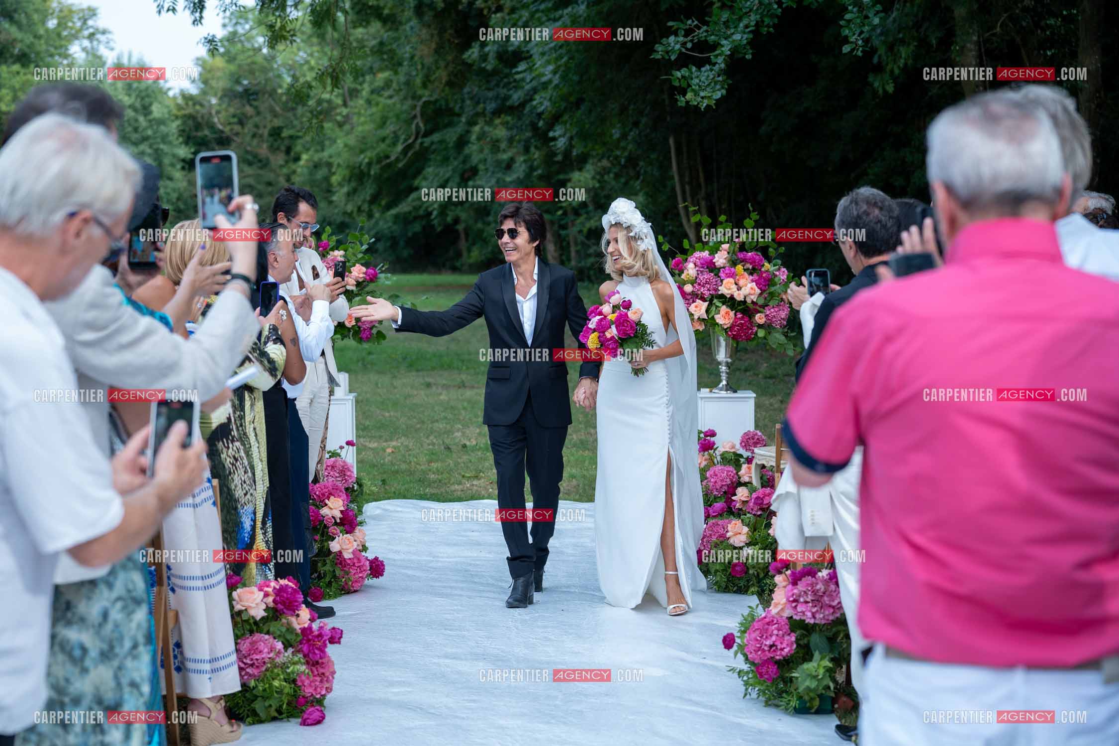Mariage entre Jean-Luc Lahaye et Paola Aubin à la mairie du 18 èm arrondissement de Paris, et la cérémonie religieuse au château de Janvry.  ( Exclusif )