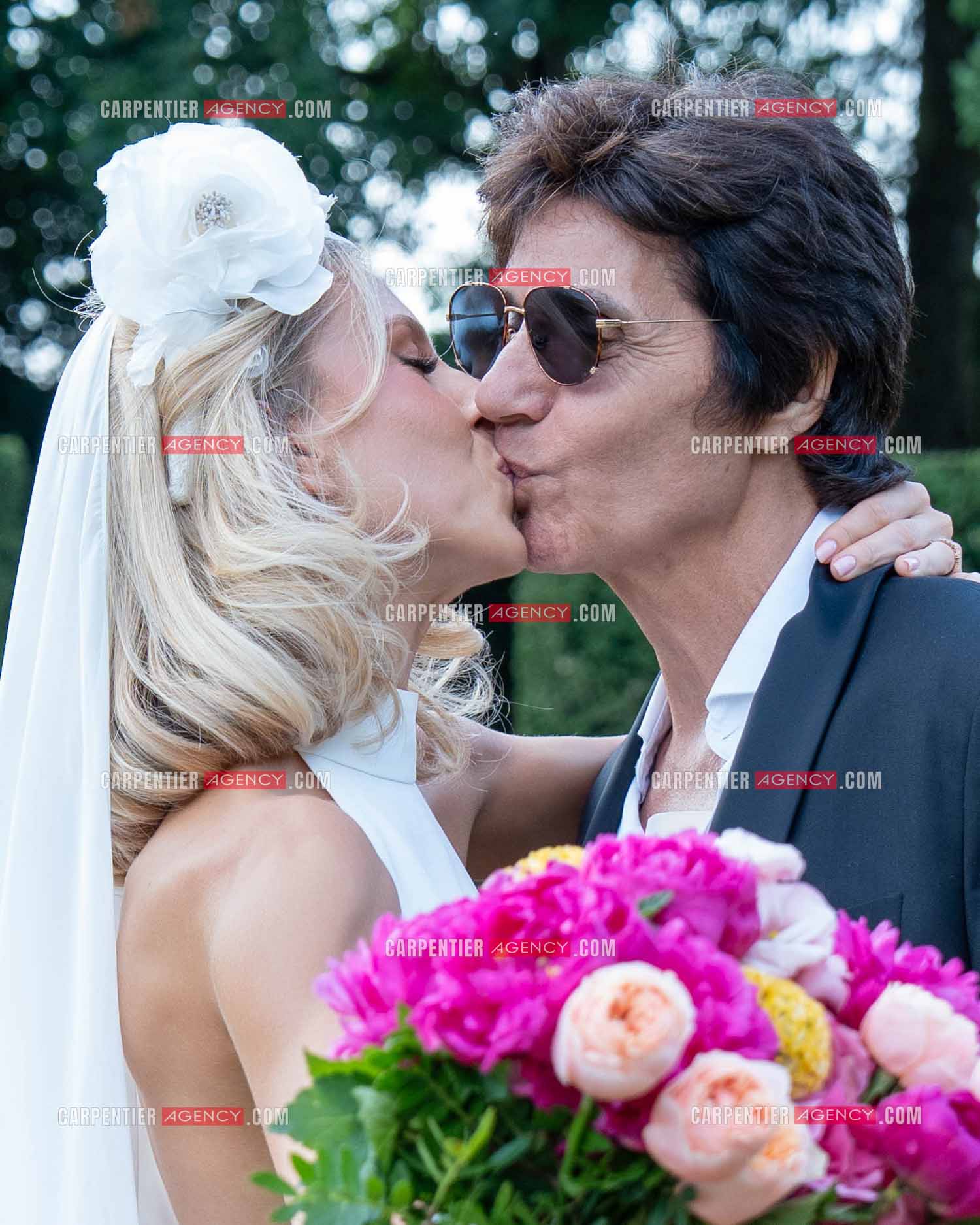 Mariage entre Jean-Luc Lahaye et Paola Aubin à la mairie du 18 èm arrondissement de Paris, et la cérémonie religieuse au château de Janvry.  ( Exclusif )