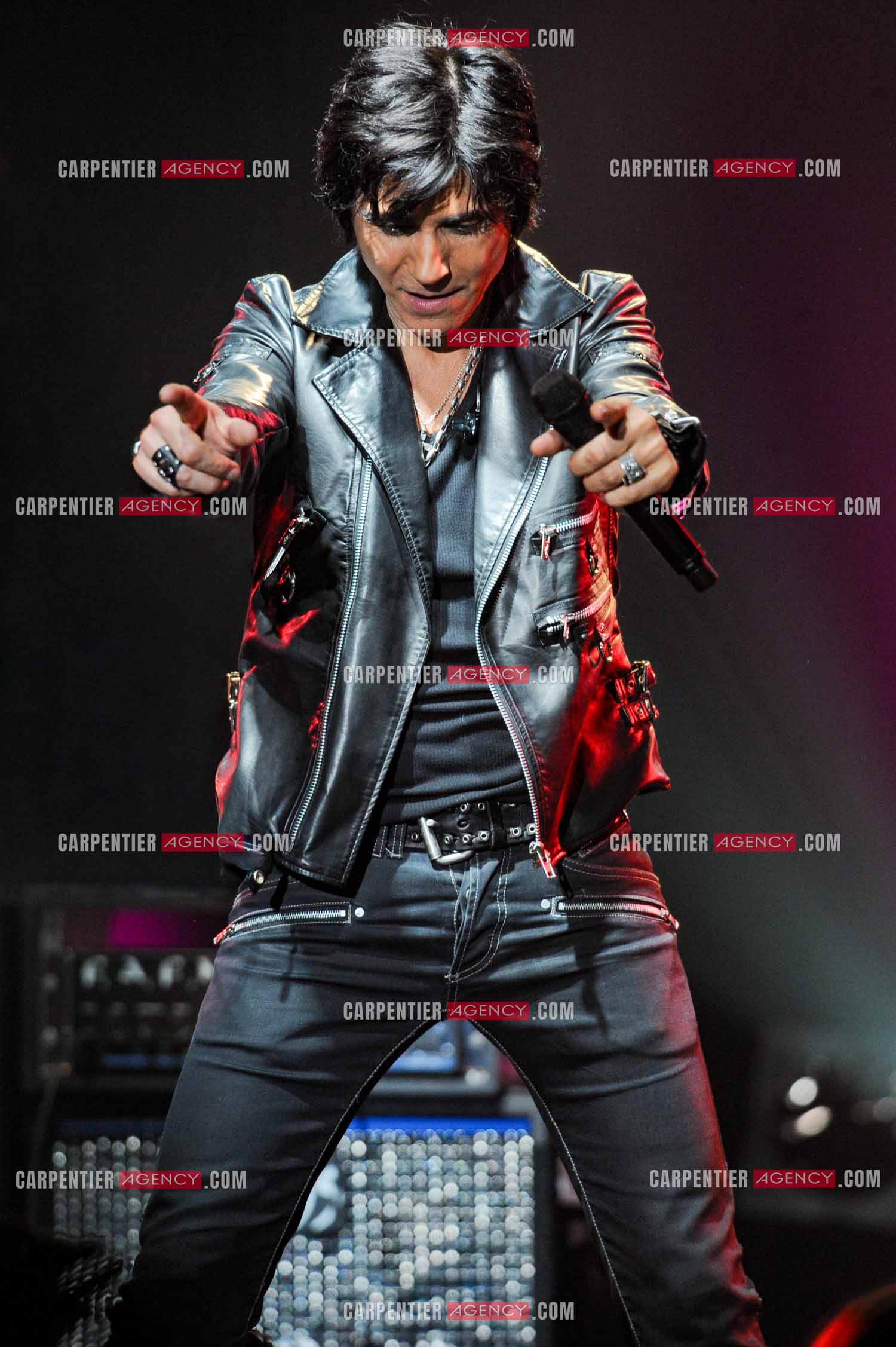 Le chanteur Jean-Luc Lahaye en concert au Bataclan.  ( Exclusif )