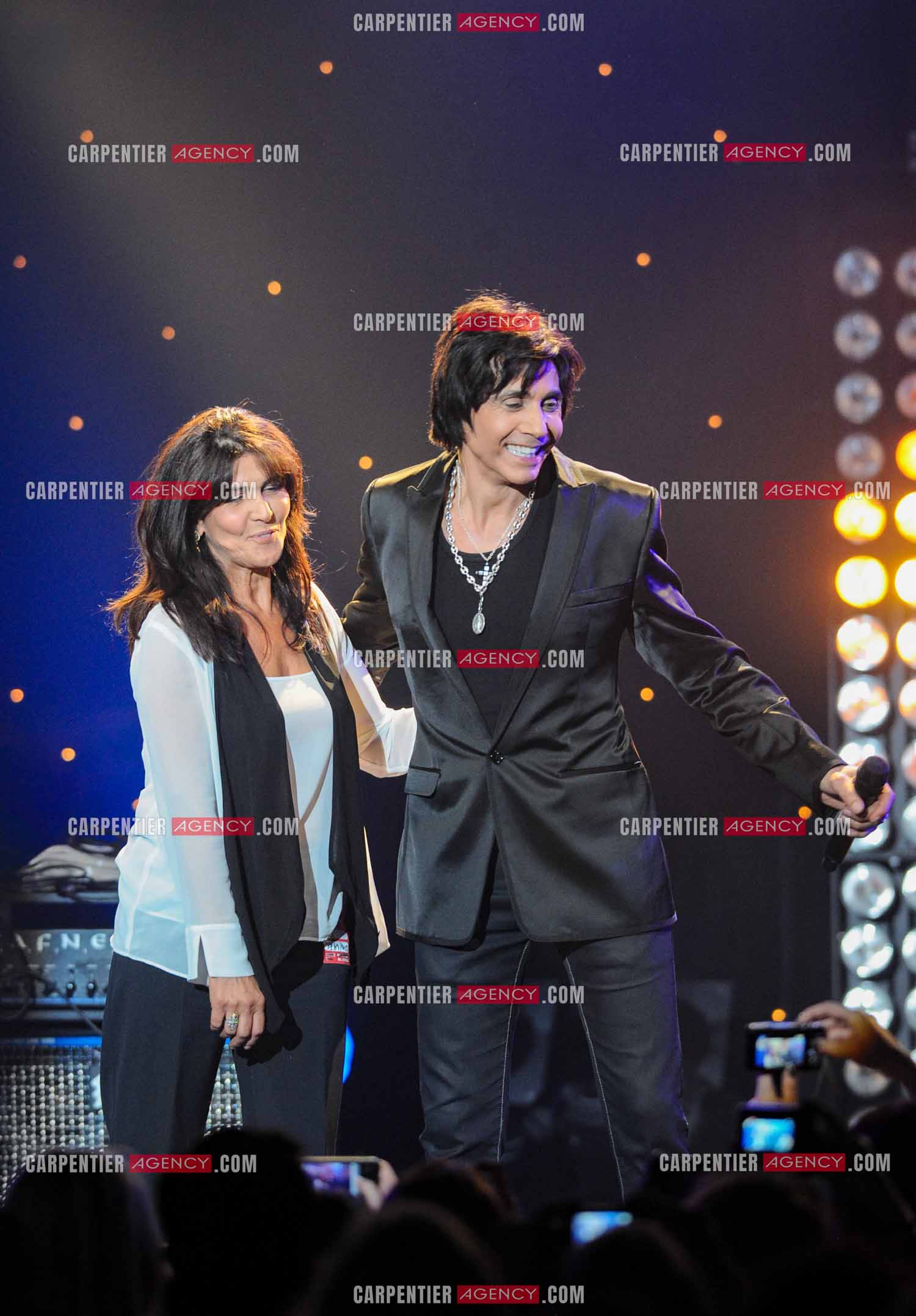 Le chanteur Jean-Luc Lahaye en concert au Bataclan. Jean-Luc et son ex femme Aurélie pour un duo. ( Exclusif )