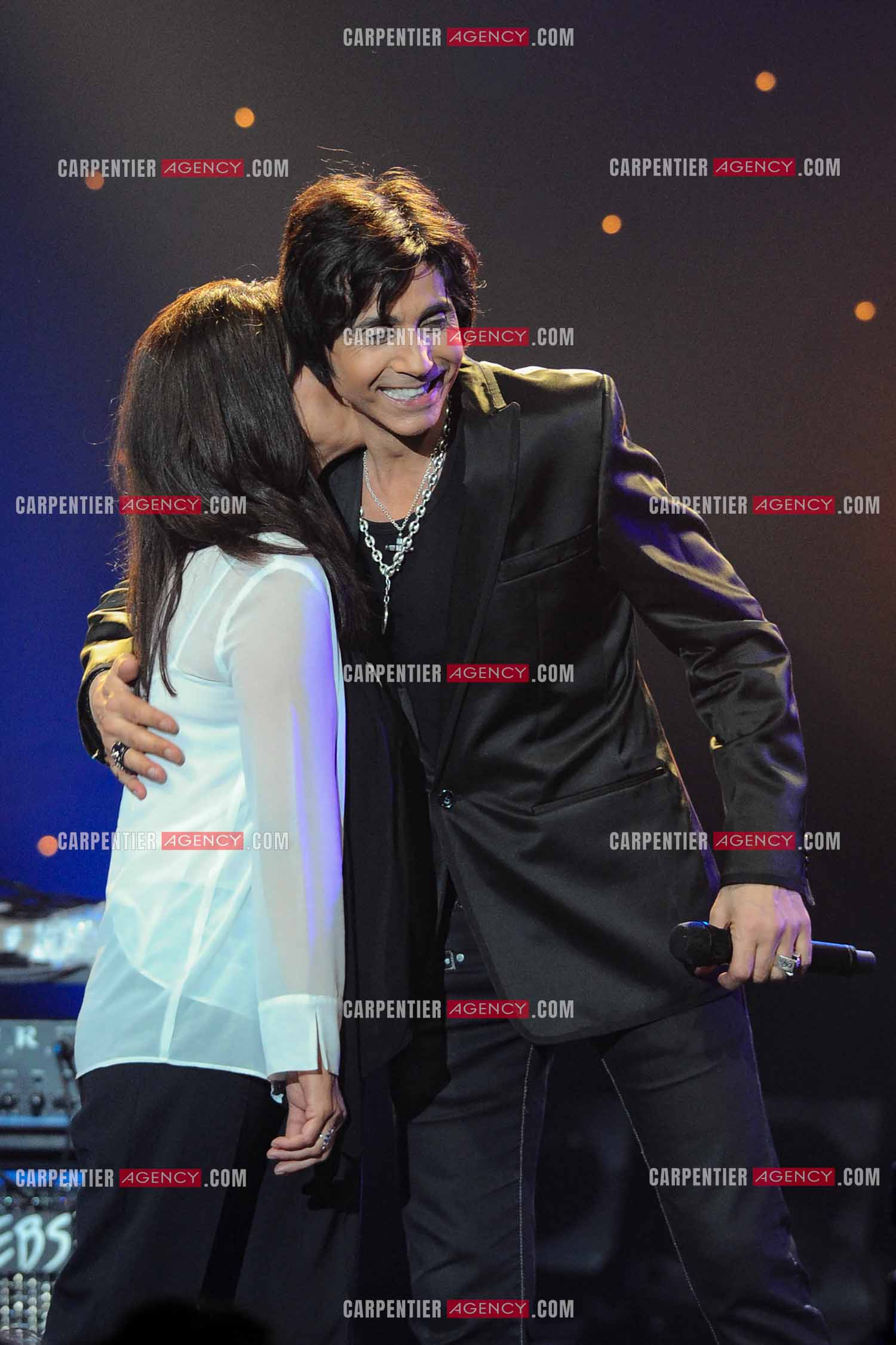 Le chanteur Jean-Luc Lahaye en concert au Bataclan. Jean-Luc et son ex femme Aurélie pour un duo. ( Exclusif )