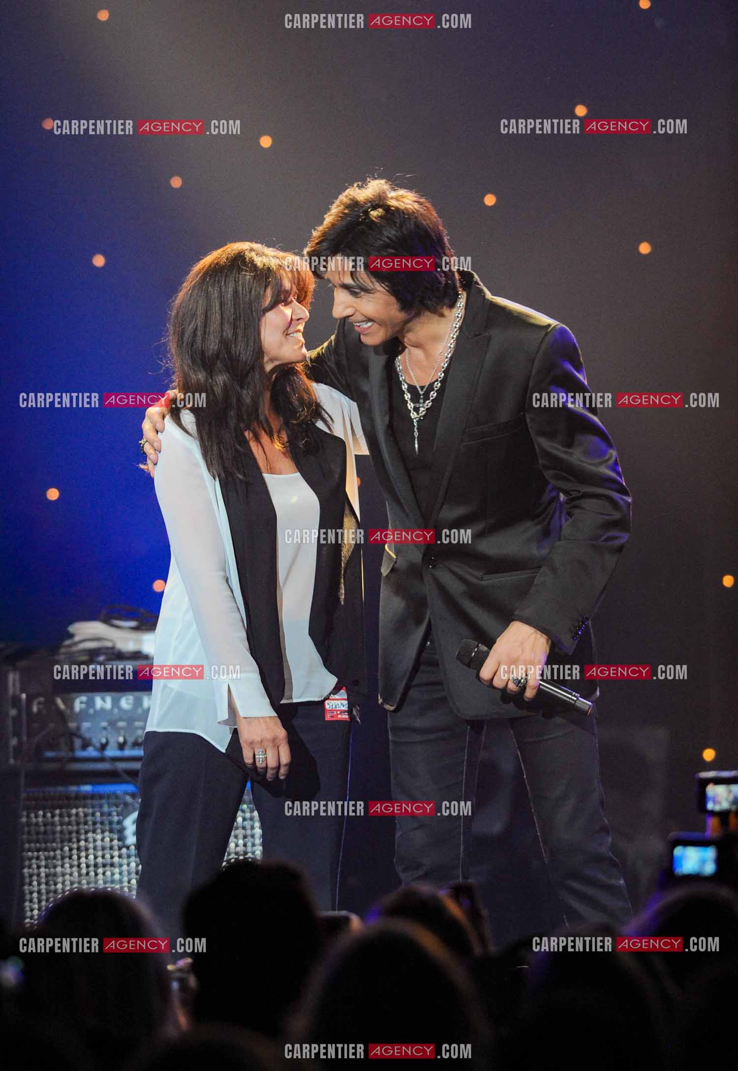 Le chanteur Jean-Luc Lahaye en concert au Bataclan. Jean-Luc et son ex femme Aurélie pour un duo. ( Exclusif )