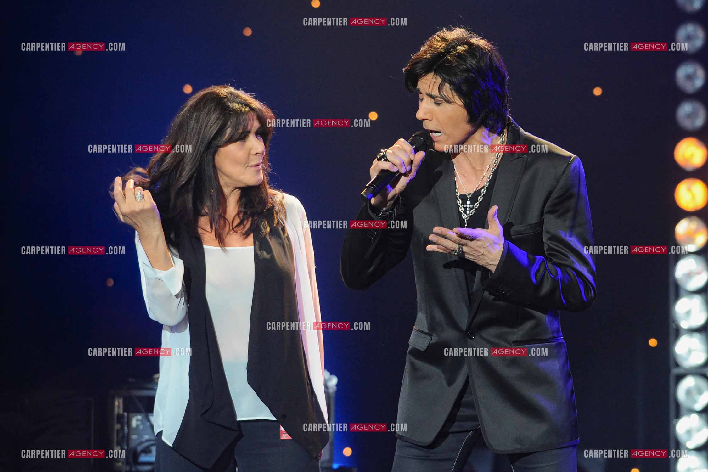 Le chanteur Jean-Luc Lahaye en concert au Bataclan. Jean-Luc et son ex femme Aurélie pour un duo. ( Exclusif )
