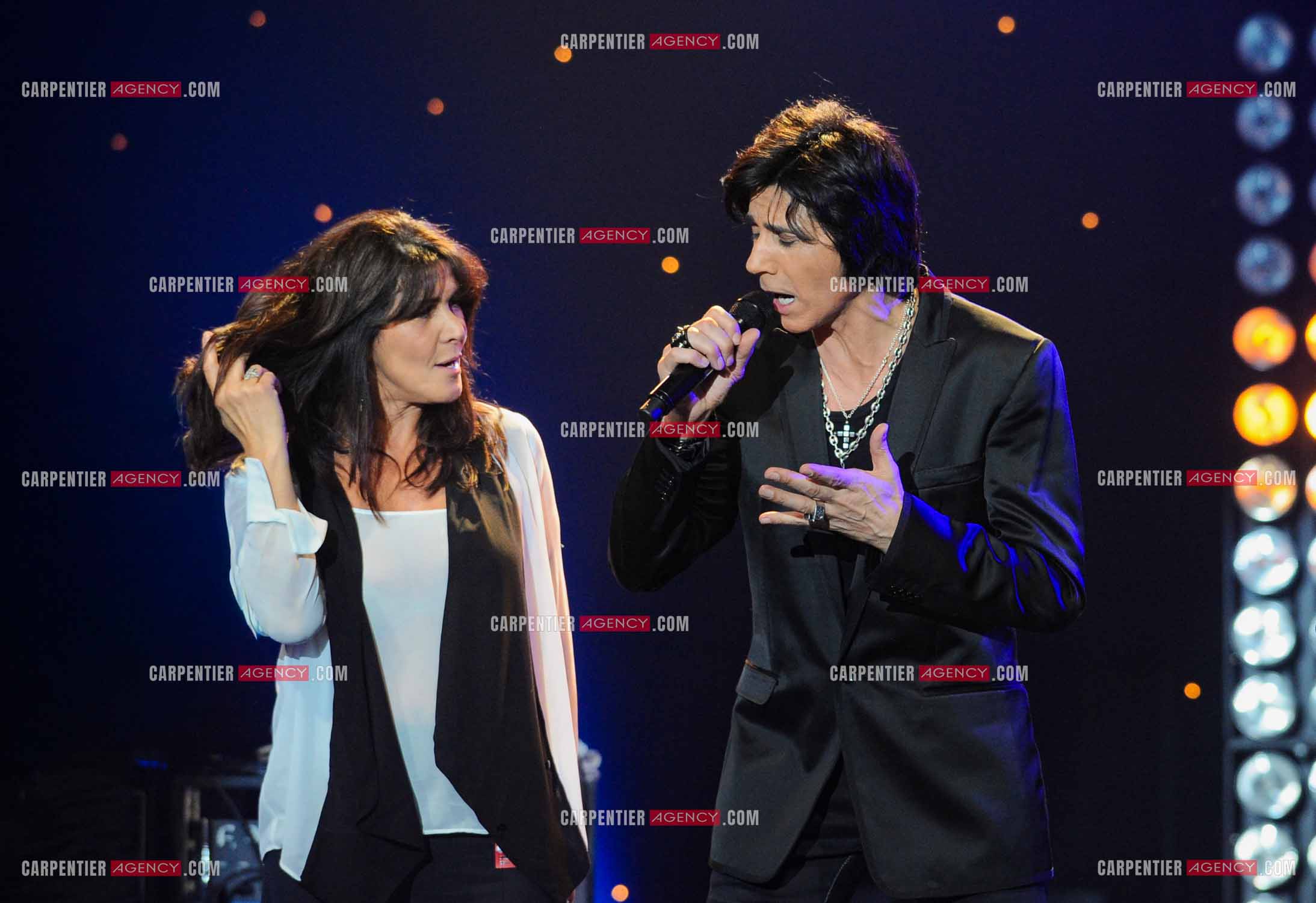 Le chanteur Jean-Luc Lahaye en concert au Bataclan. Jean-Luc et son ex femme Aurélie pour un duo. ( Exclusif )