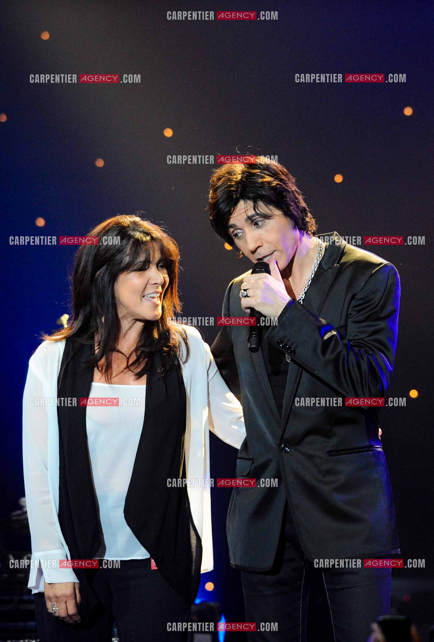 Le chanteur Jean-Luc Lahaye en concert au Bataclan. Jean-Luc et son ex femme Aurélie pour un duo. ( Exclusif )