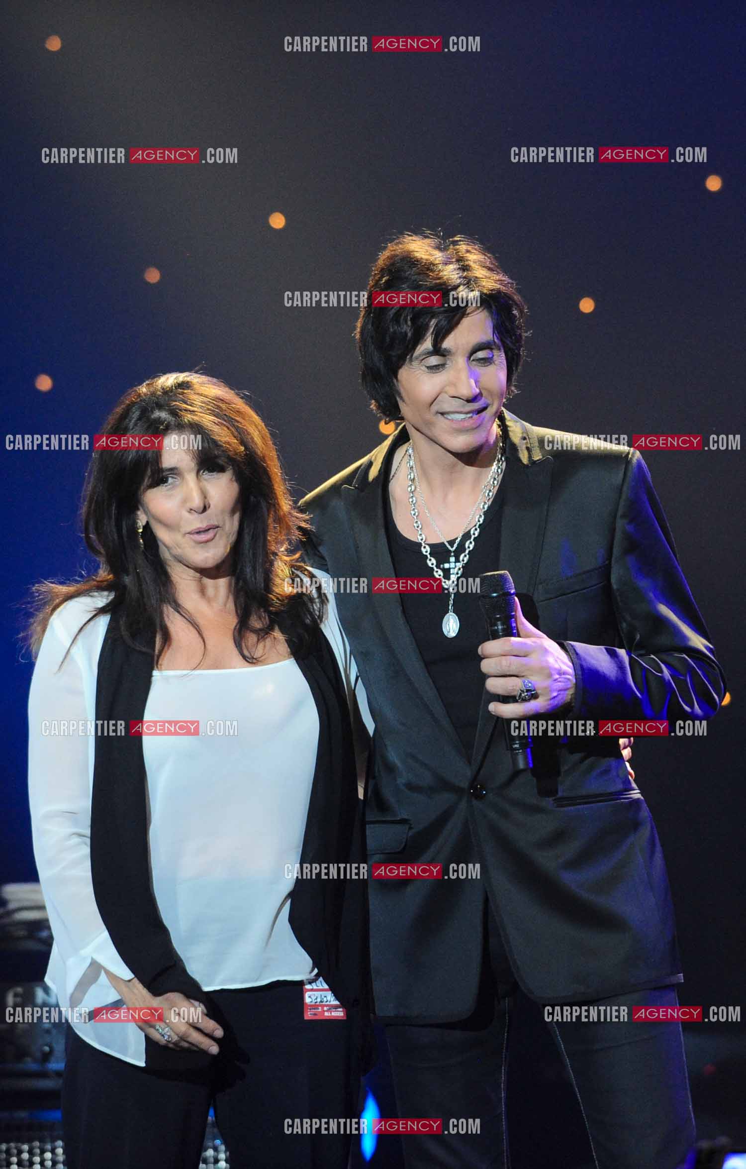 Le chanteur Jean-Luc Lahaye en concert au Bataclan. Jean-Luc et son ex femme Aurélie pour un duo. ( Exclusif )