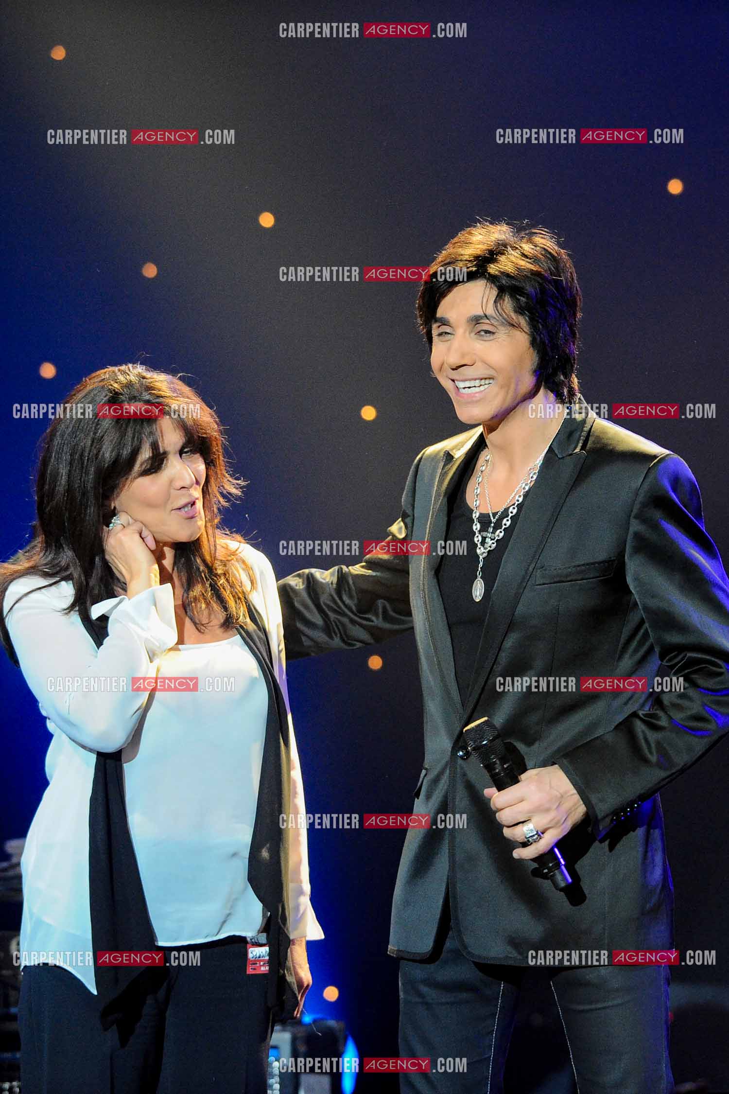 Le chanteur Jean-Luc Lahaye en concert au Bataclan. Jean-Luc et son ex femme Aurélie pour un duo. ( Exclusif )