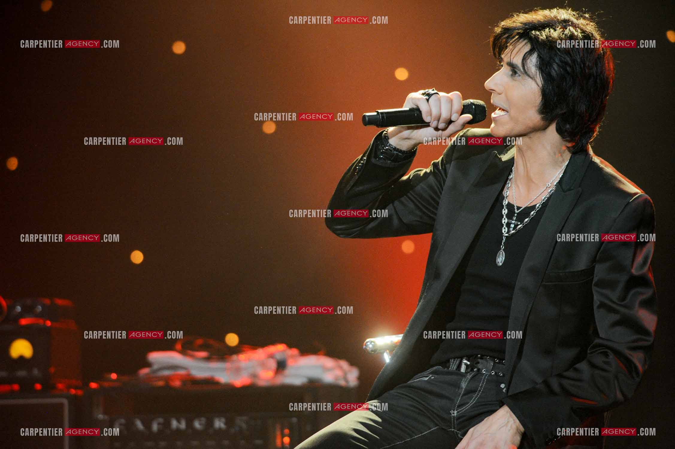 Le chanteur Jean-Luc Lahaye en concert au Bataclan.  ( Exclusif )