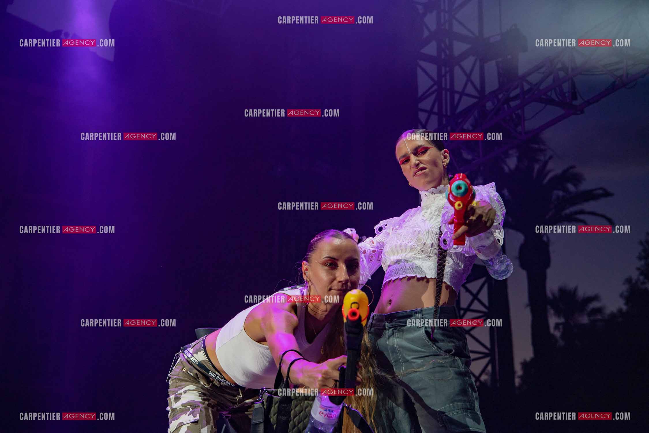 La chanteuse Khara en première partie au Festival du chateau à Solliès-Pont en 2022.   ( Exclusif )