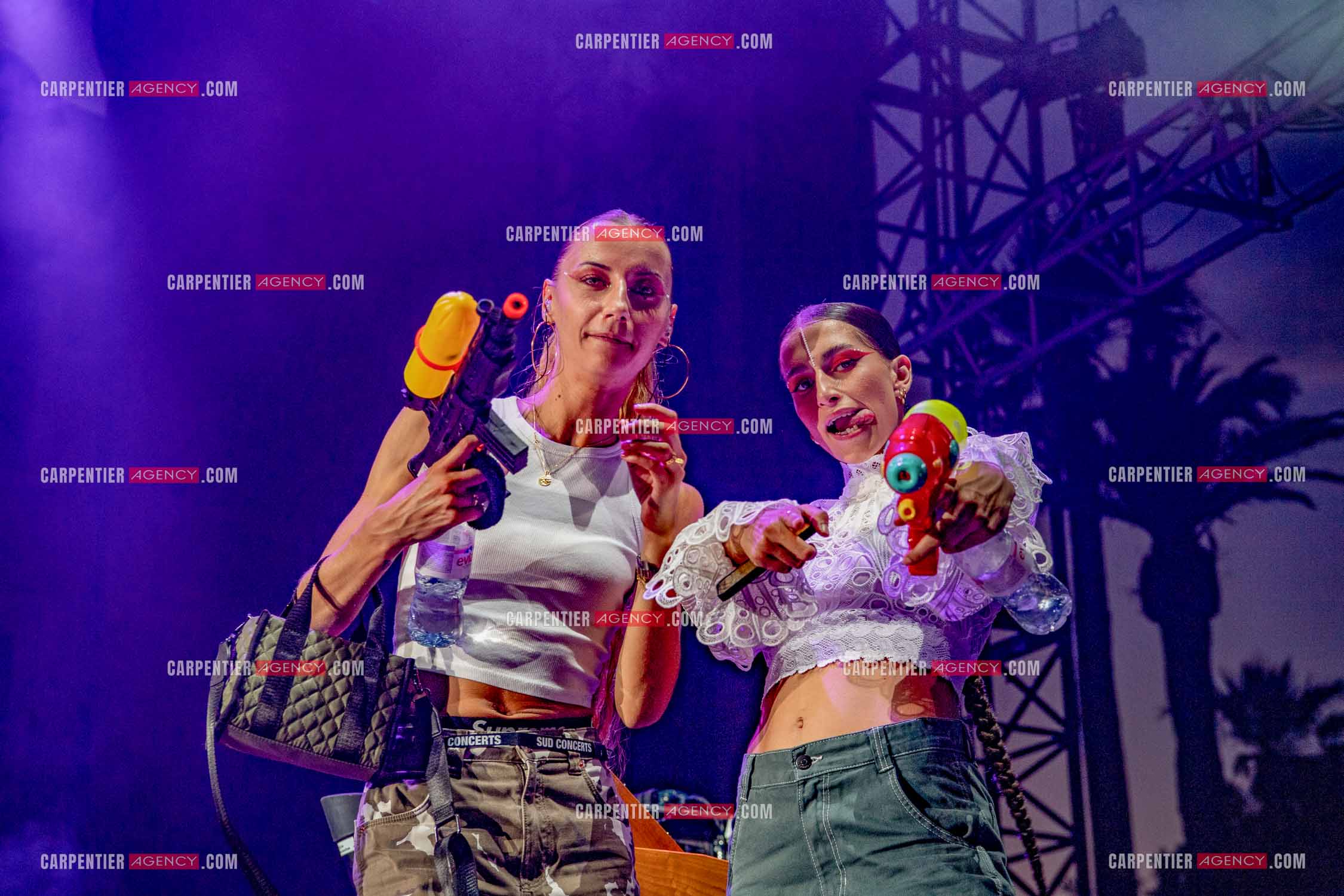 La chanteuse Khara en première partie au Festival du chateau à Solliès-Pont en 2022.   ( Exclusif )