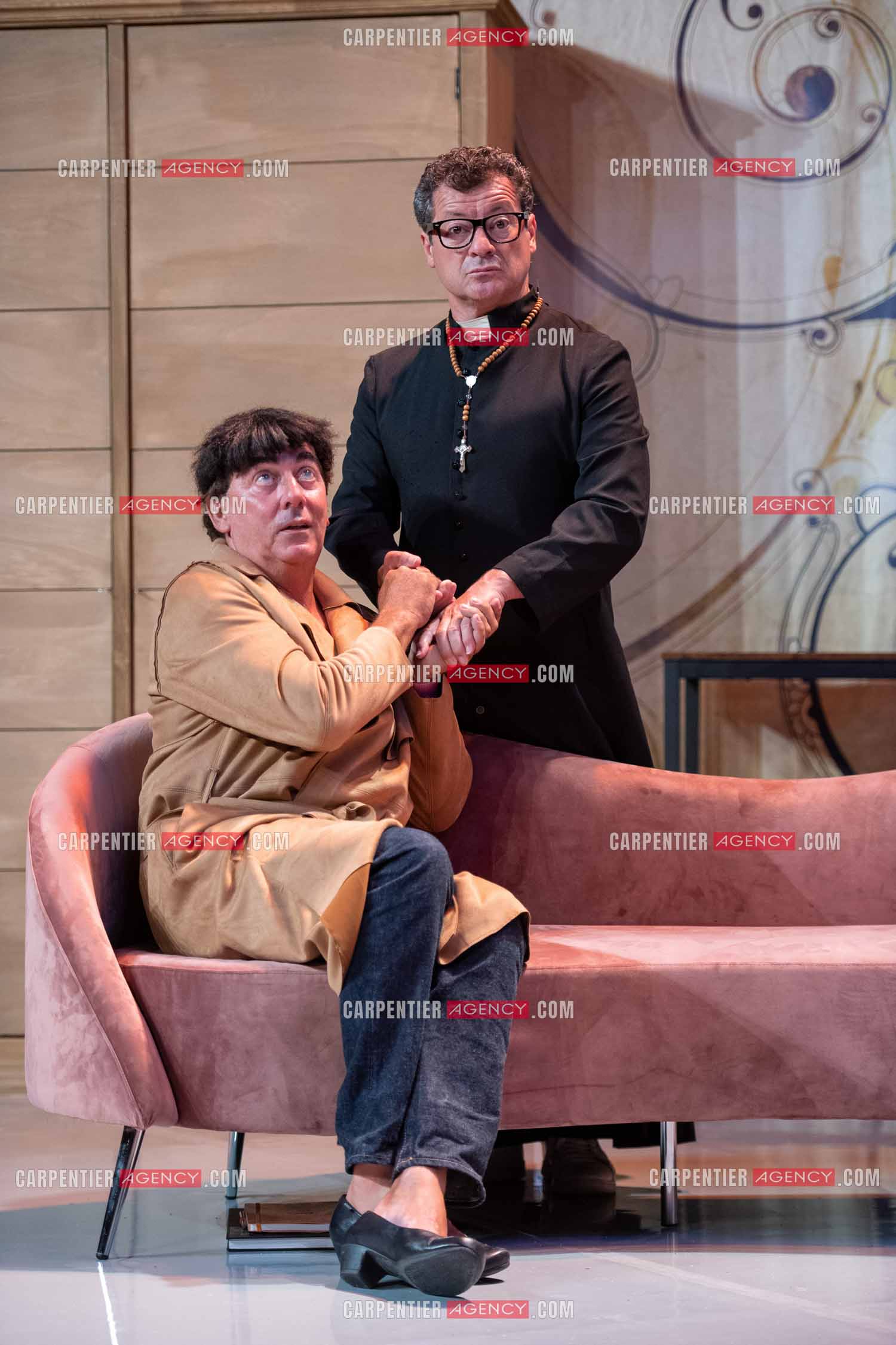 Eric Carrière et Francis Ginibré les deux humoristes Français formant le duo “Les Chevaliers Du Fiel“ au théâtre de Paris à Avignon.    ( Exclusif )