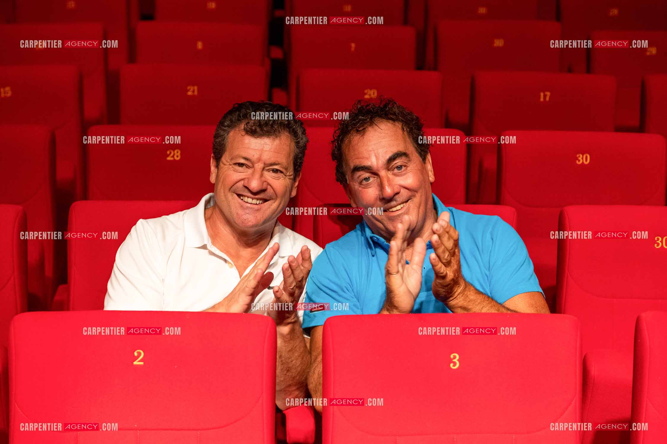 Eric Carrière et Francis Ginibré les deux humoristes Français formant le duo “Les Chevaliers Du Fiel“ au théâtre de Paris à Avignon.    ( Exclusif )