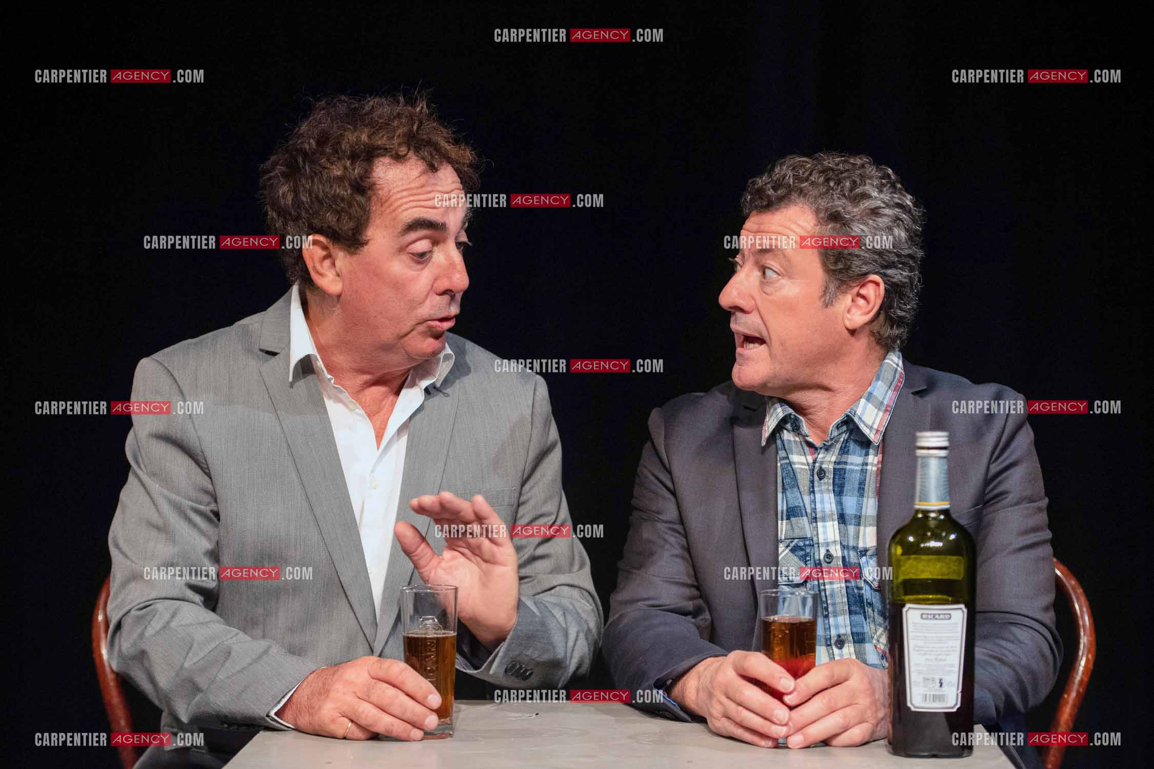 Eric Carrière et Francis Ginibré les deux humoristes Français formant le duo “Les Chevaliers Du Fiel“ au théâtre de Paris à Avignon.    ( Exclusif )