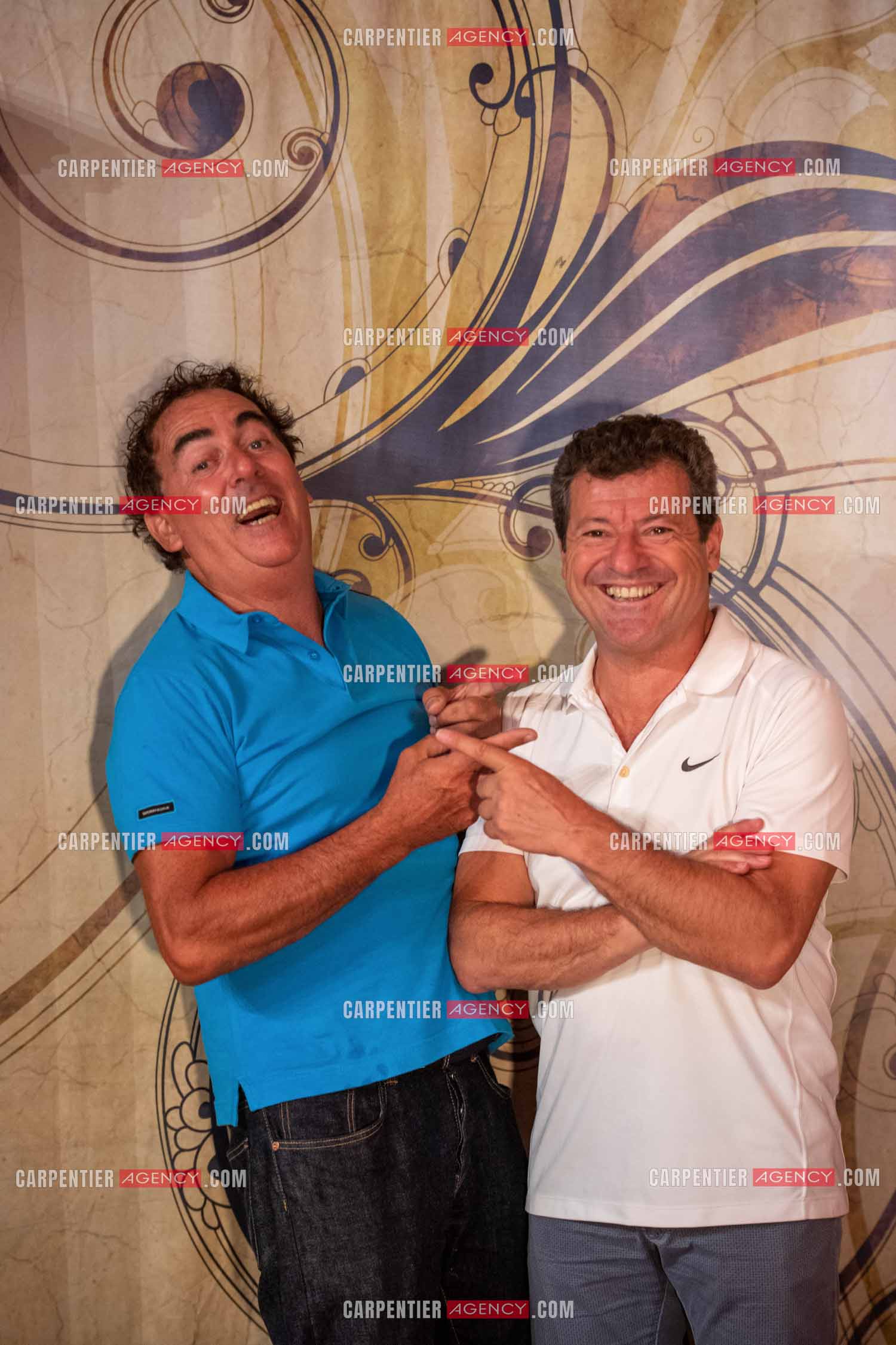 Eric Carrière et Francis Ginibré les deux humoristes Français formant le duo “Les Chevaliers Du Fiel“ au théâtre de Paris à Avignon.    ( Exclusif )