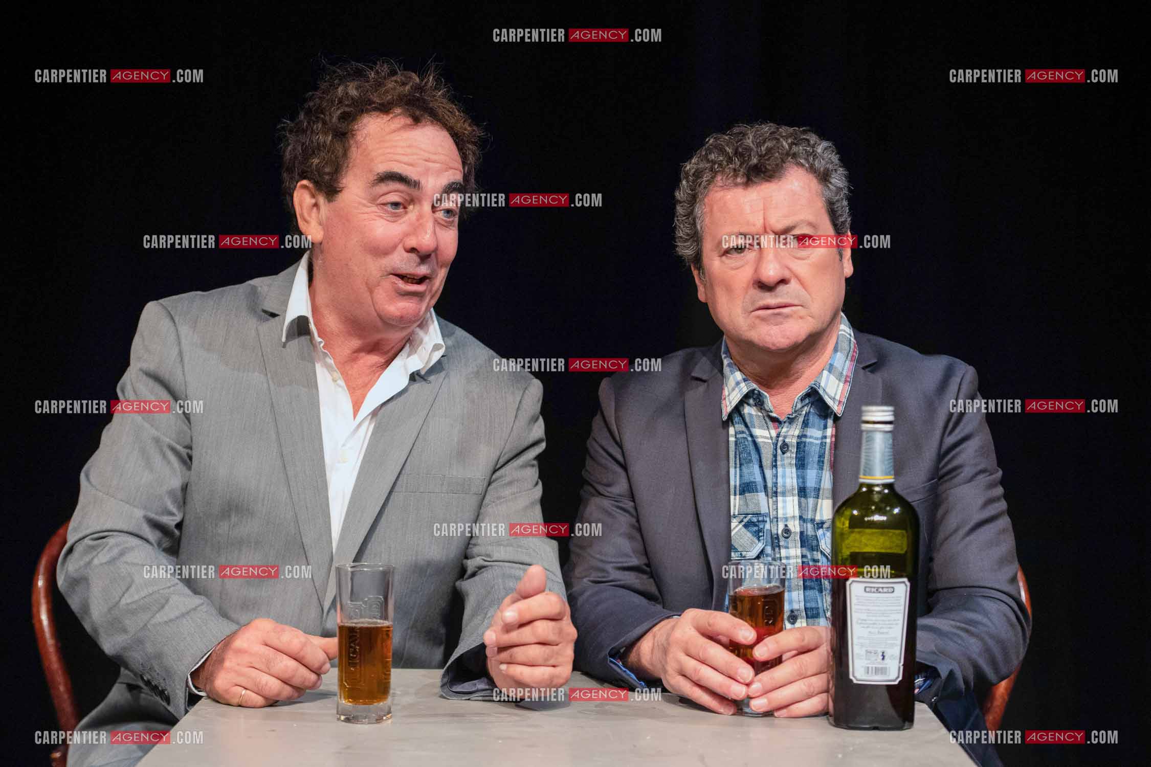 Eric Carrière et Francis Ginibré les deux humoristes Français formant le duo “Les Chevaliers Du Fiel“ au théâtre de Paris à Avignon.    ( Exclusif )