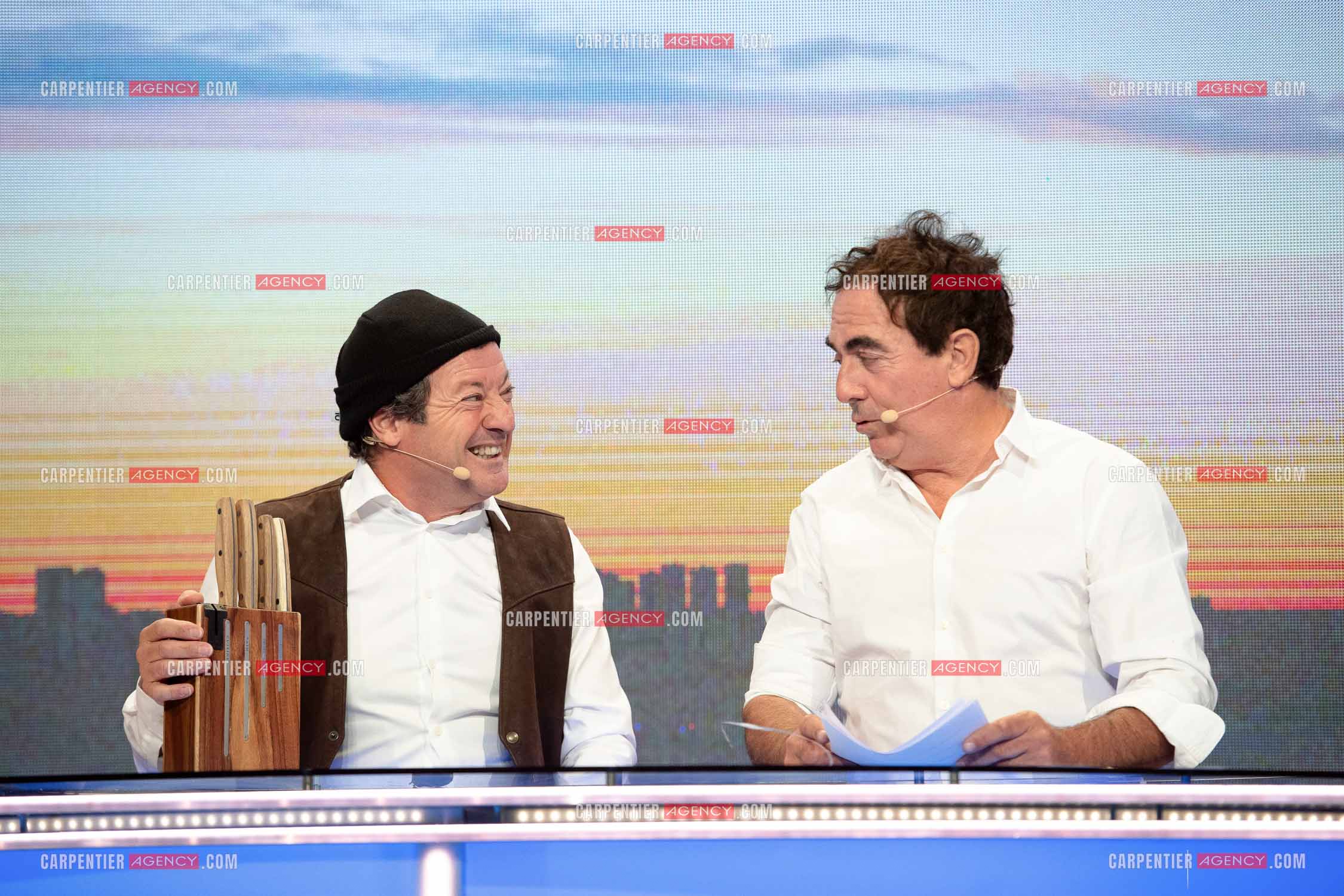 Eric Carrière et Francis Ginibré les deux humoristes Français formant le duo “Les Chevaliers Du Fiel“ au théâtre de Paris à Avignon.    ( Exclusif )