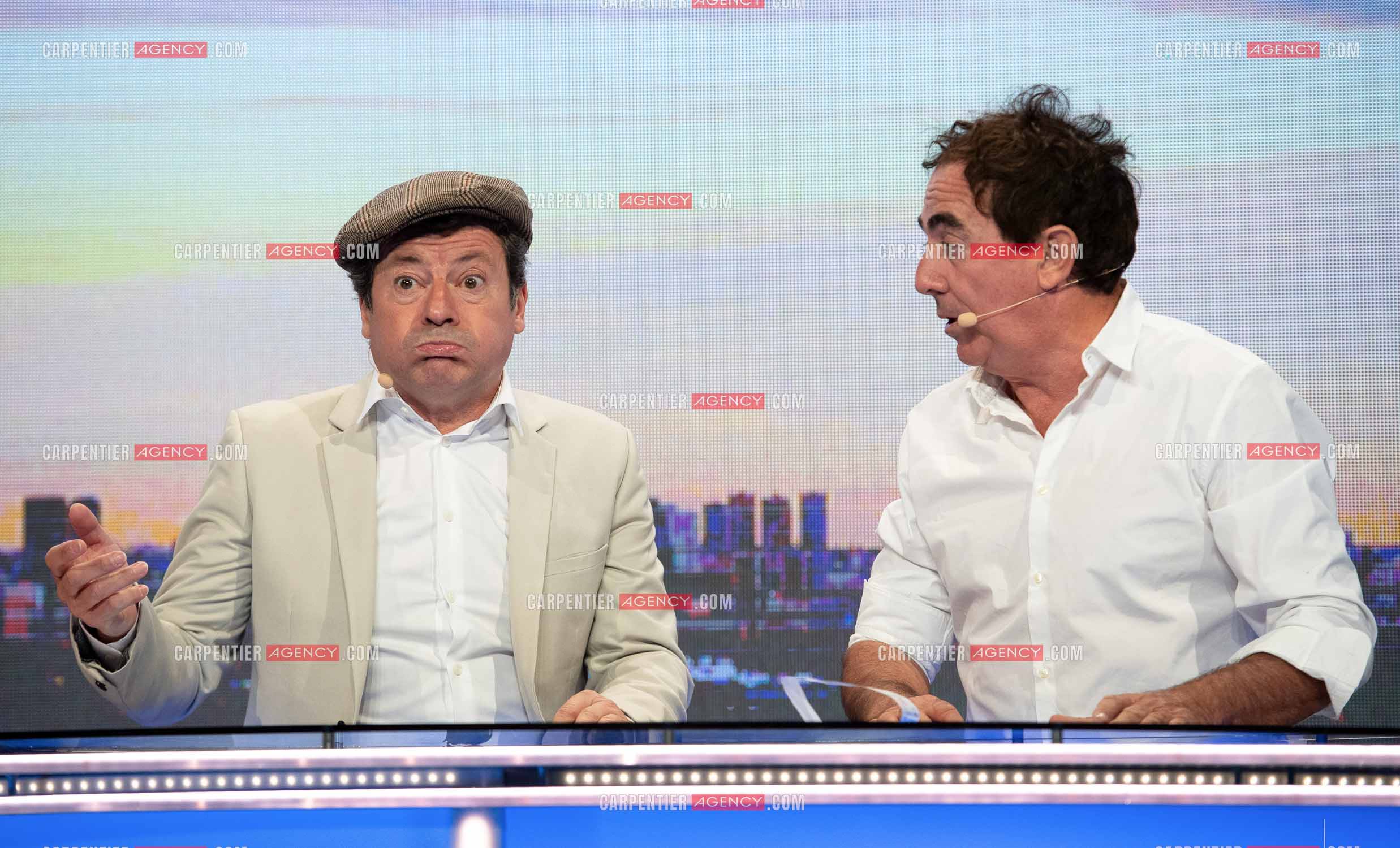 Eric Carrière et Francis Ginibré les deux humoristes Français formant le duo “Les Chevaliers Du Fiel“ au théâtre de Paris à Avignon.    ( Exclusif )