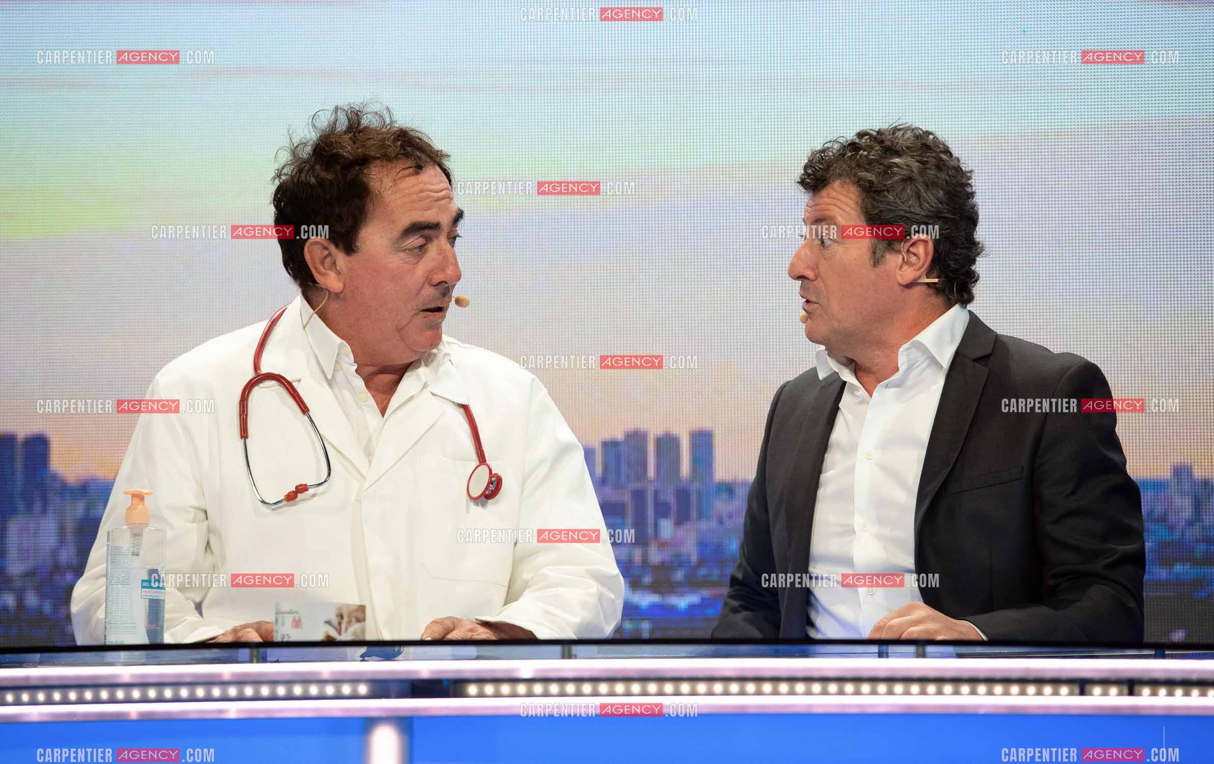 Eric Carrière et Francis Ginibré les deux humoristes Français formant le duo “Les Chevaliers Du Fiel“ au théâtre de Paris à Avignon.    ( Exclusif )