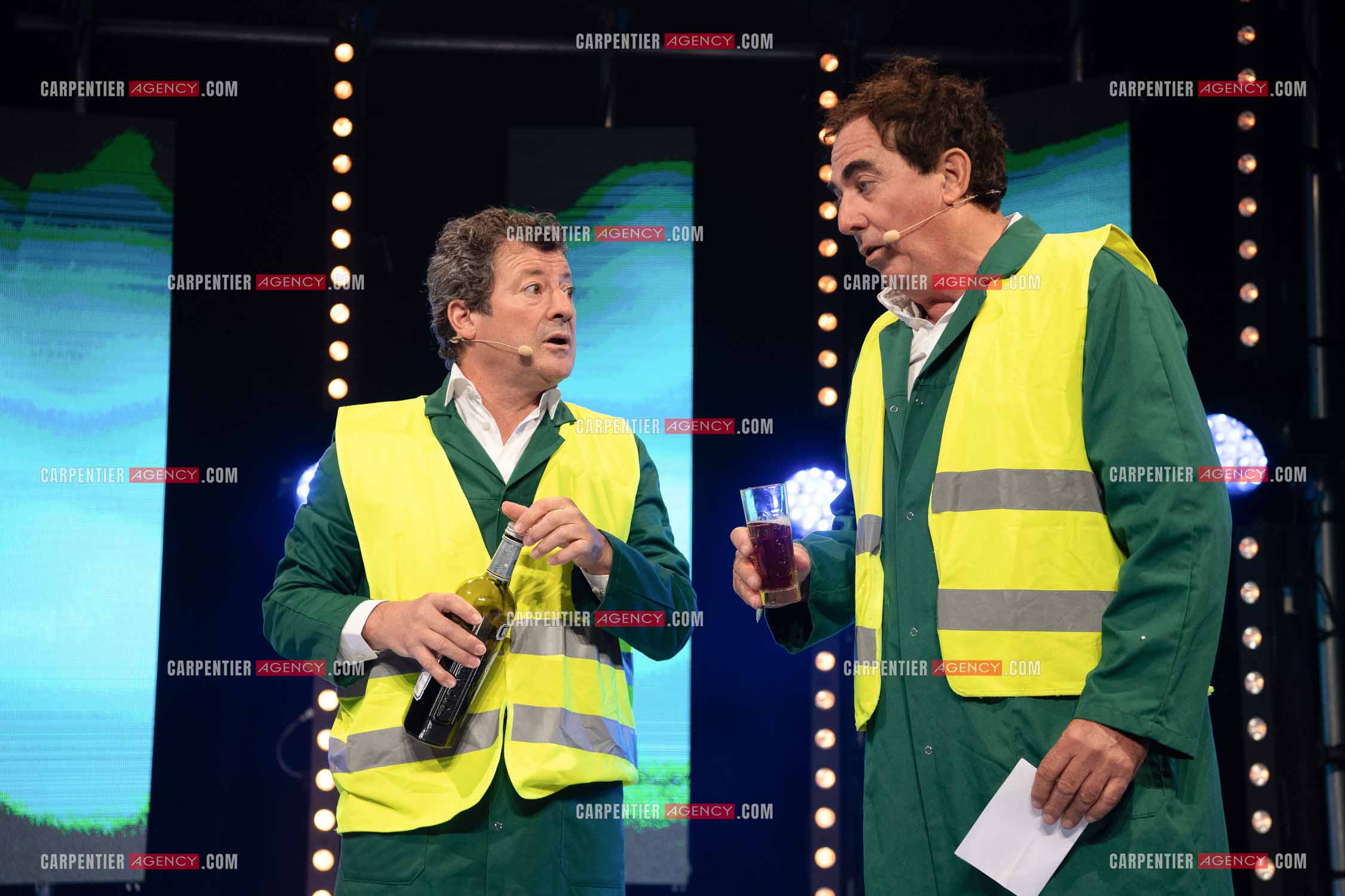 Eric Carrière et Francis Ginibré les deux humoristes Français formant le duo “Les Chevaliers Du Fiel“ au théâtre de Paris à Avignon.    ( Exclusif )