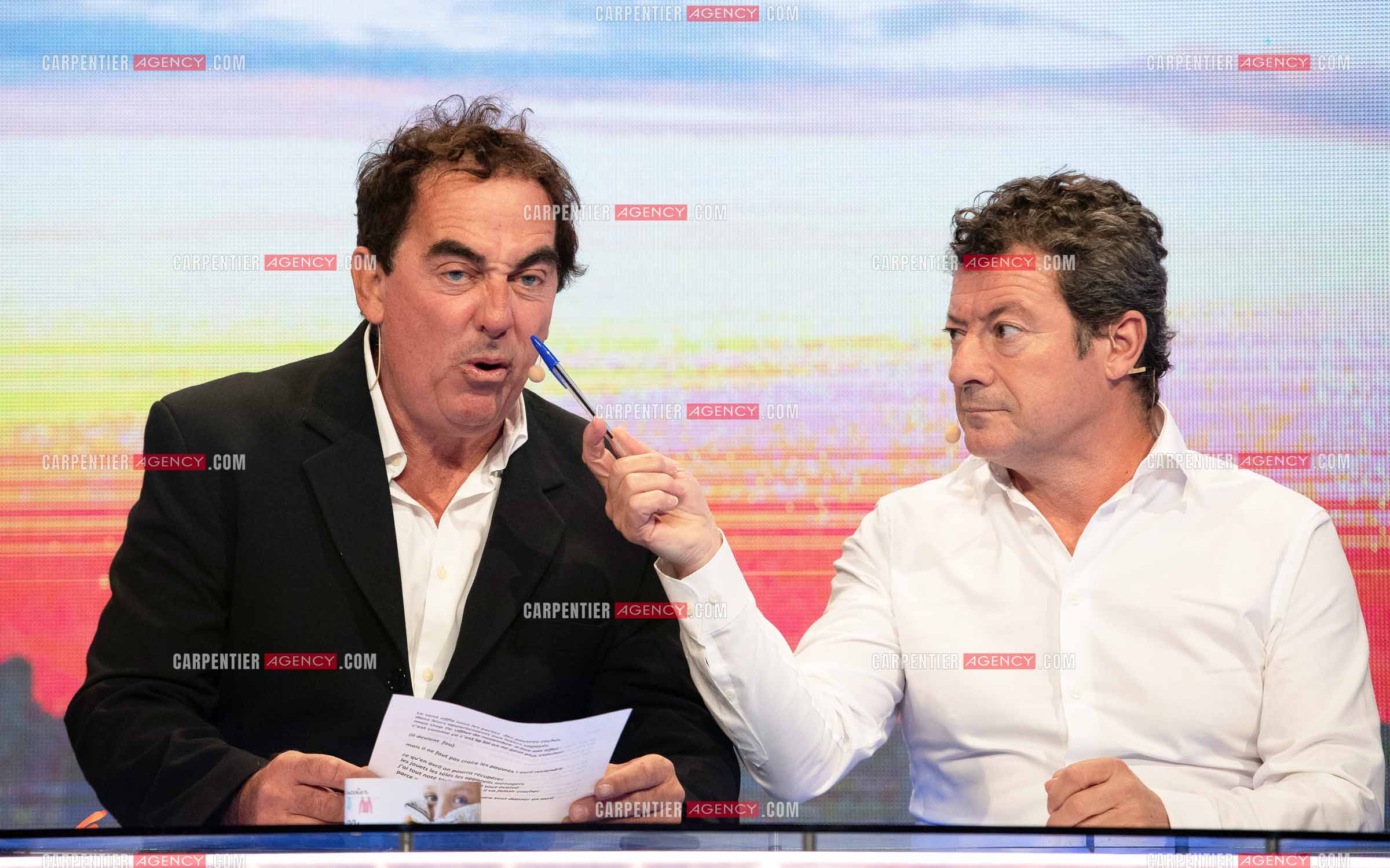 Eric Carrière et Francis Ginibré les deux humoristes Français formant le duo “Les Chevaliers Du Fiel“ au théâtre de Paris à Avignon.    ( Exclusif )