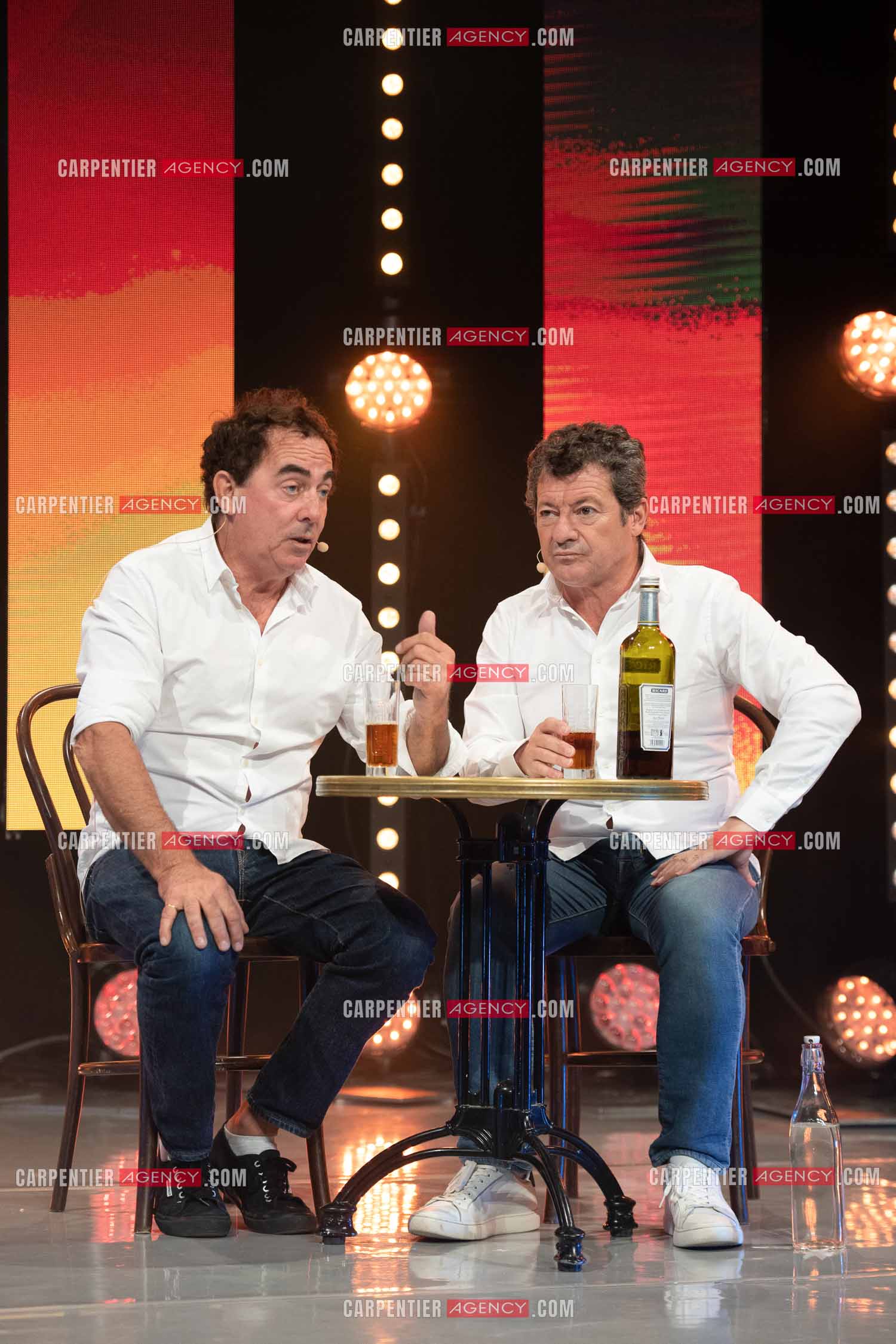 Eric Carrière et Francis Ginibré les deux humoristes Français formant le duo “Les Chevaliers Du Fiel“ au théâtre de Paris à Avignon.    ( Exclusif )