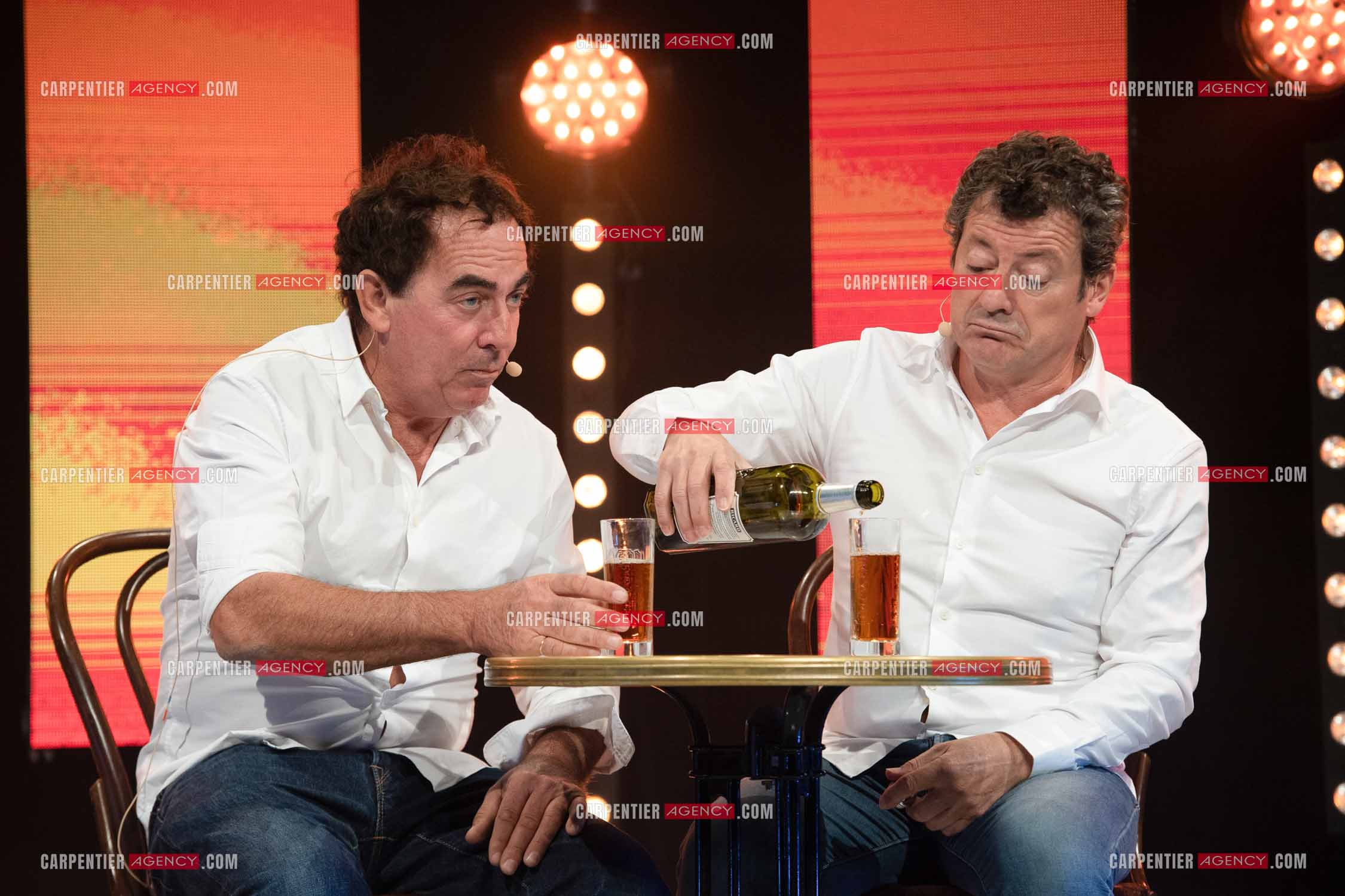 Eric Carrière et Francis Ginibré les deux humoristes Français formant le duo “Les Chevaliers Du Fiel“ au théâtre de Paris à Avignon.    ( Exclusif )