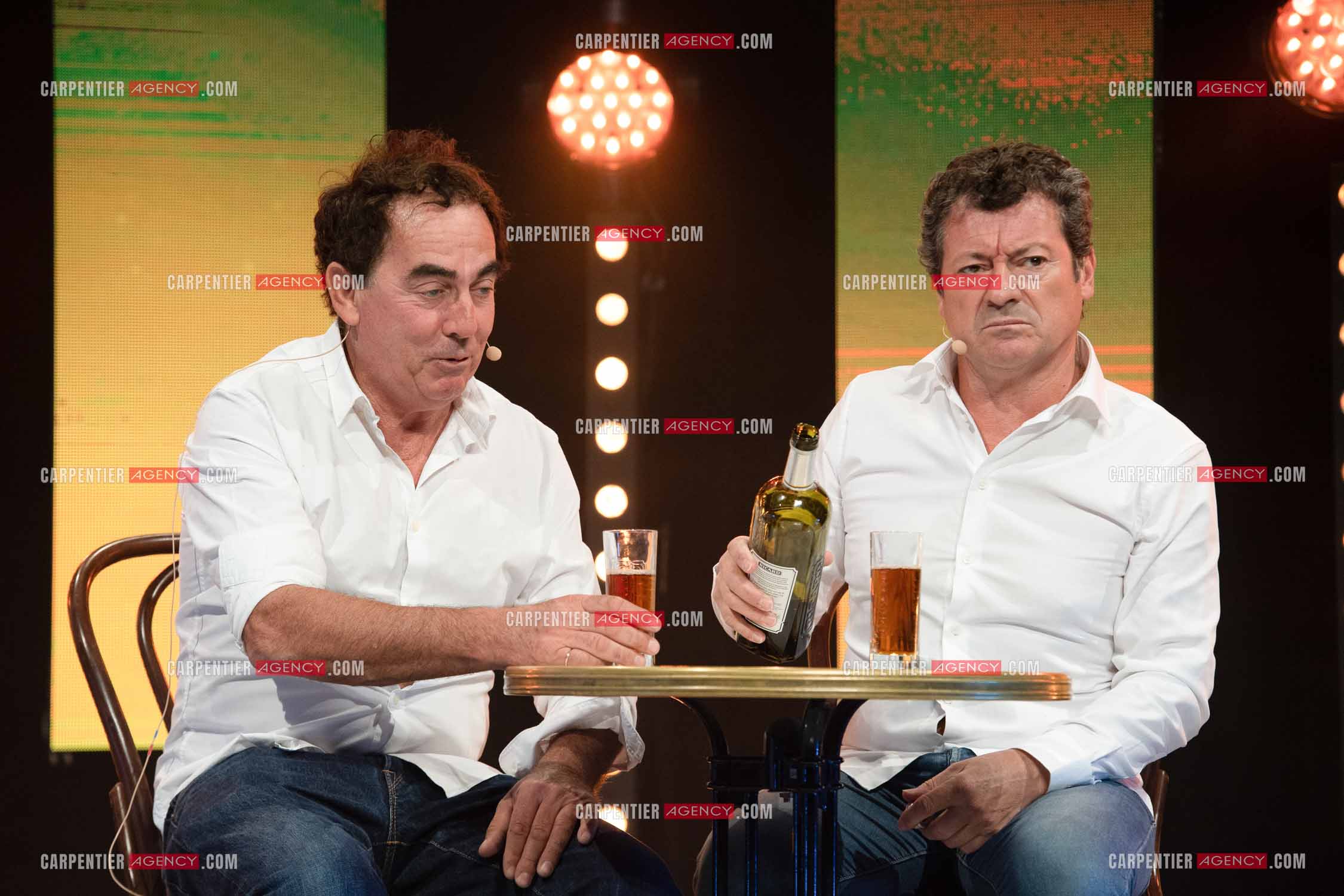 Eric Carrière et Francis Ginibré les deux humoristes Français formant le duo “Les Chevaliers Du Fiel“ au théâtre de Paris à Avignon.    ( Exclusif )