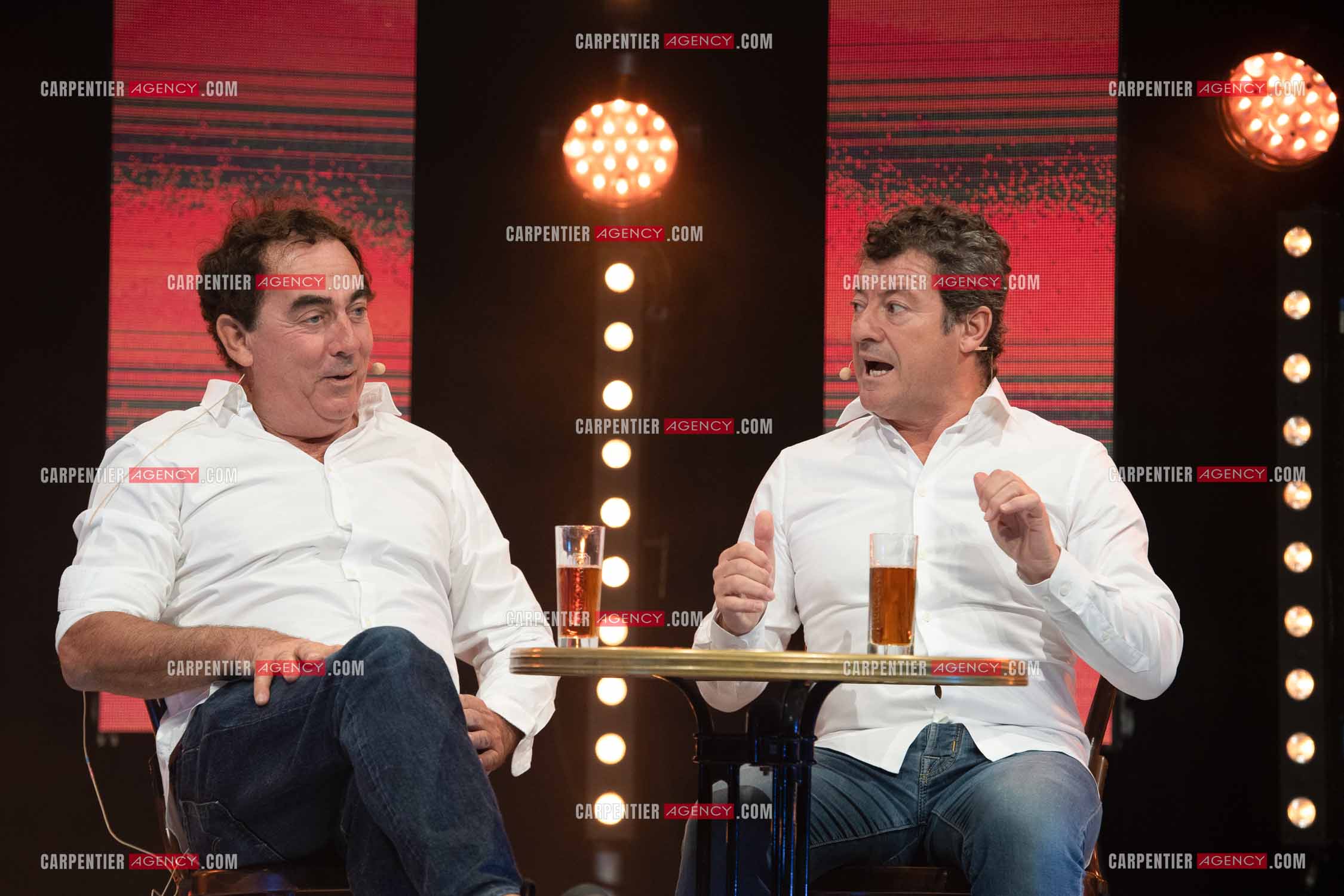 Eric Carrière et Francis Ginibré les deux humoristes Français formant le duo “Les Chevaliers Du Fiel“ au théâtre de Paris à Avignon.    ( Exclusif )