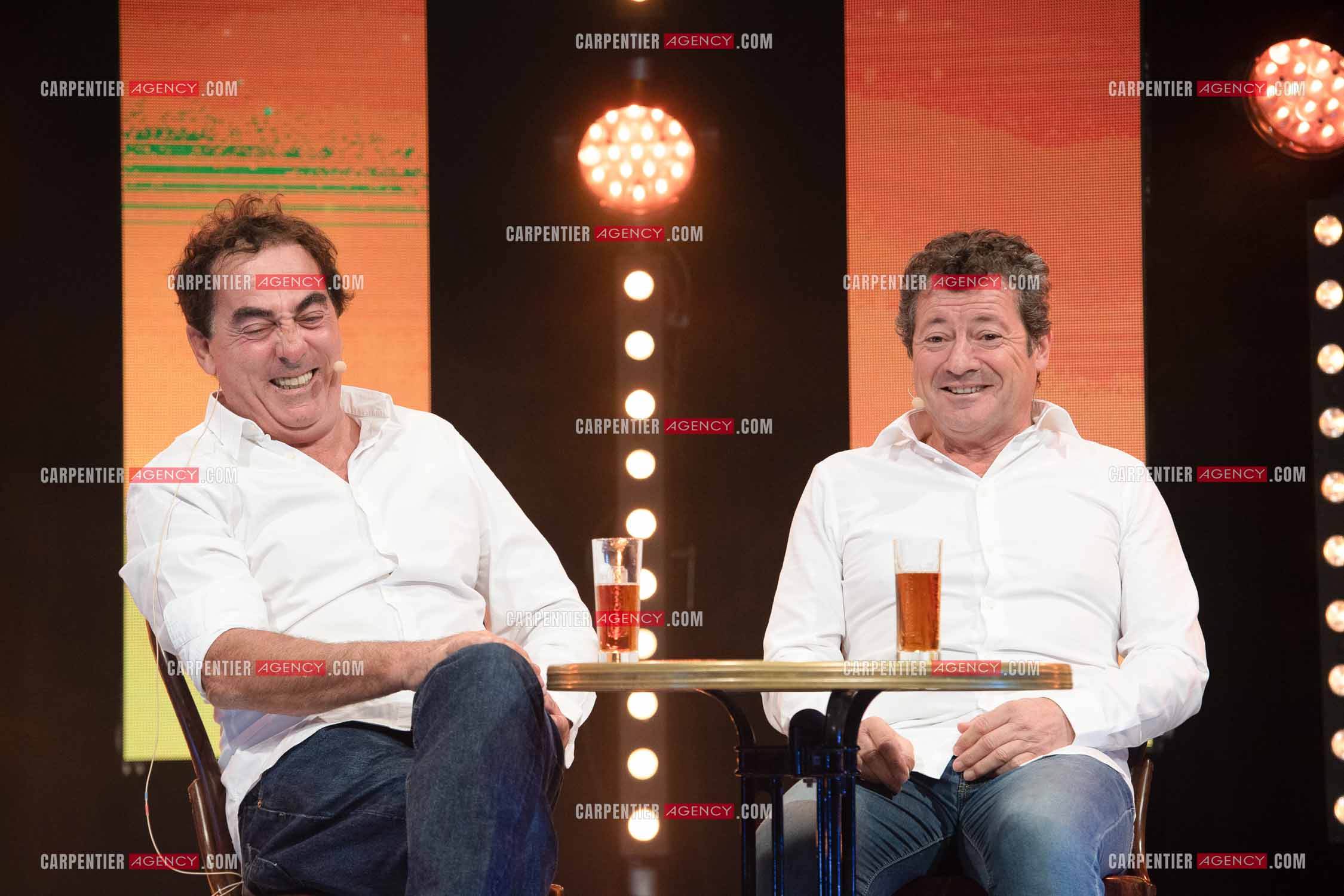 Eric Carrière et Francis Ginibré les deux humoristes Français formant le duo “Les Chevaliers Du Fiel“ au théâtre de Paris à Avignon.    ( Exclusif )