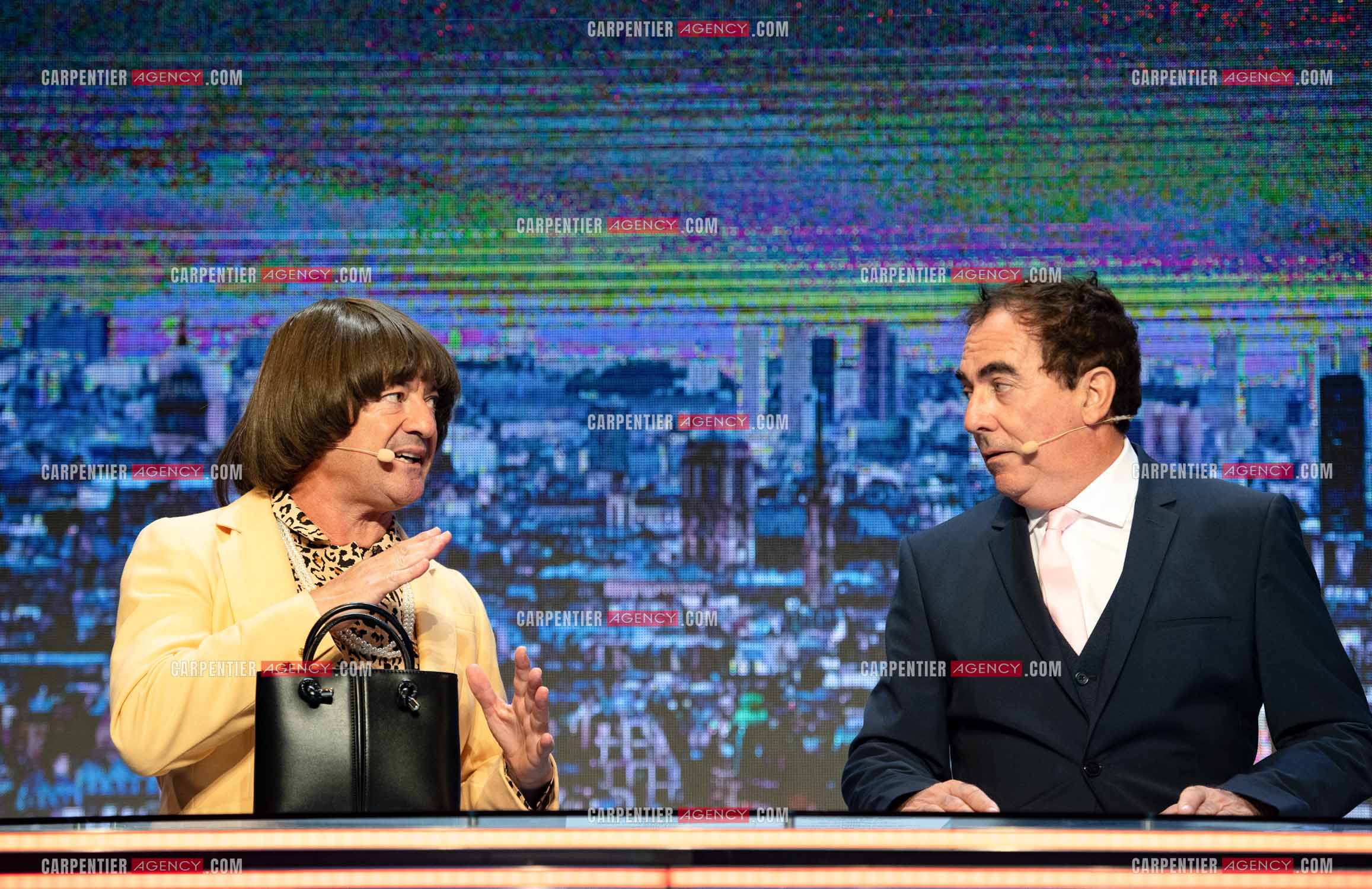 Eric Carrière et Francis Ginibré les deux humoristes Français formant le duo “Les Chevaliers Du Fiel“ au théâtre de Paris à Avignon.    ( Exclusif )