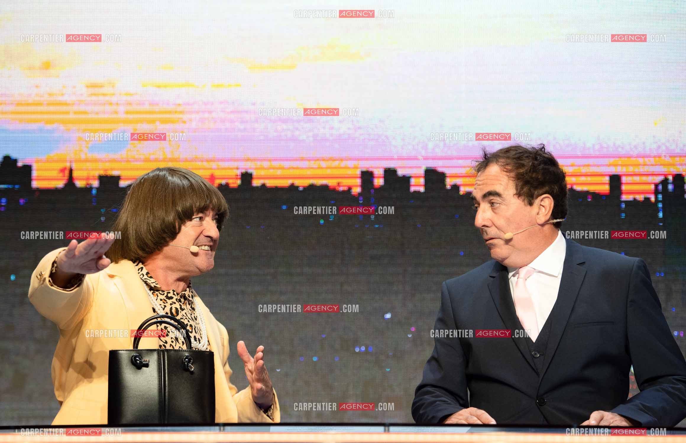 Eric Carrière et Francis Ginibré les deux humoristes Français formant le duo “Les Chevaliers Du Fiel“ au théâtre de Paris à Avignon.    ( Exclusif )