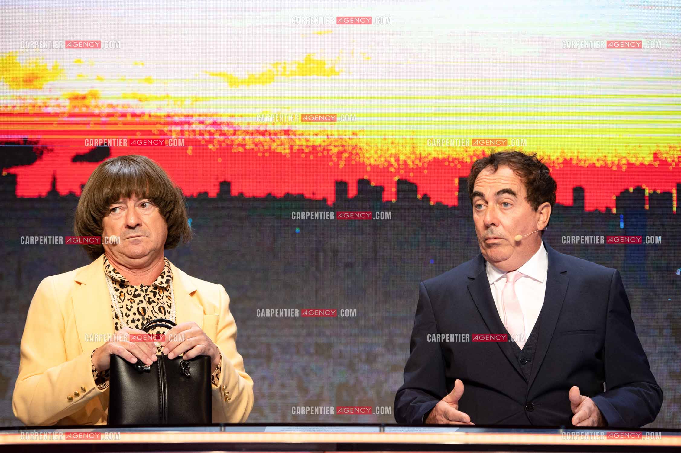 Eric Carrière et Francis Ginibré les deux humoristes Français formant le duo “Les Chevaliers Du Fiel“ au théâtre de Paris à Avignon.    ( Exclusif )