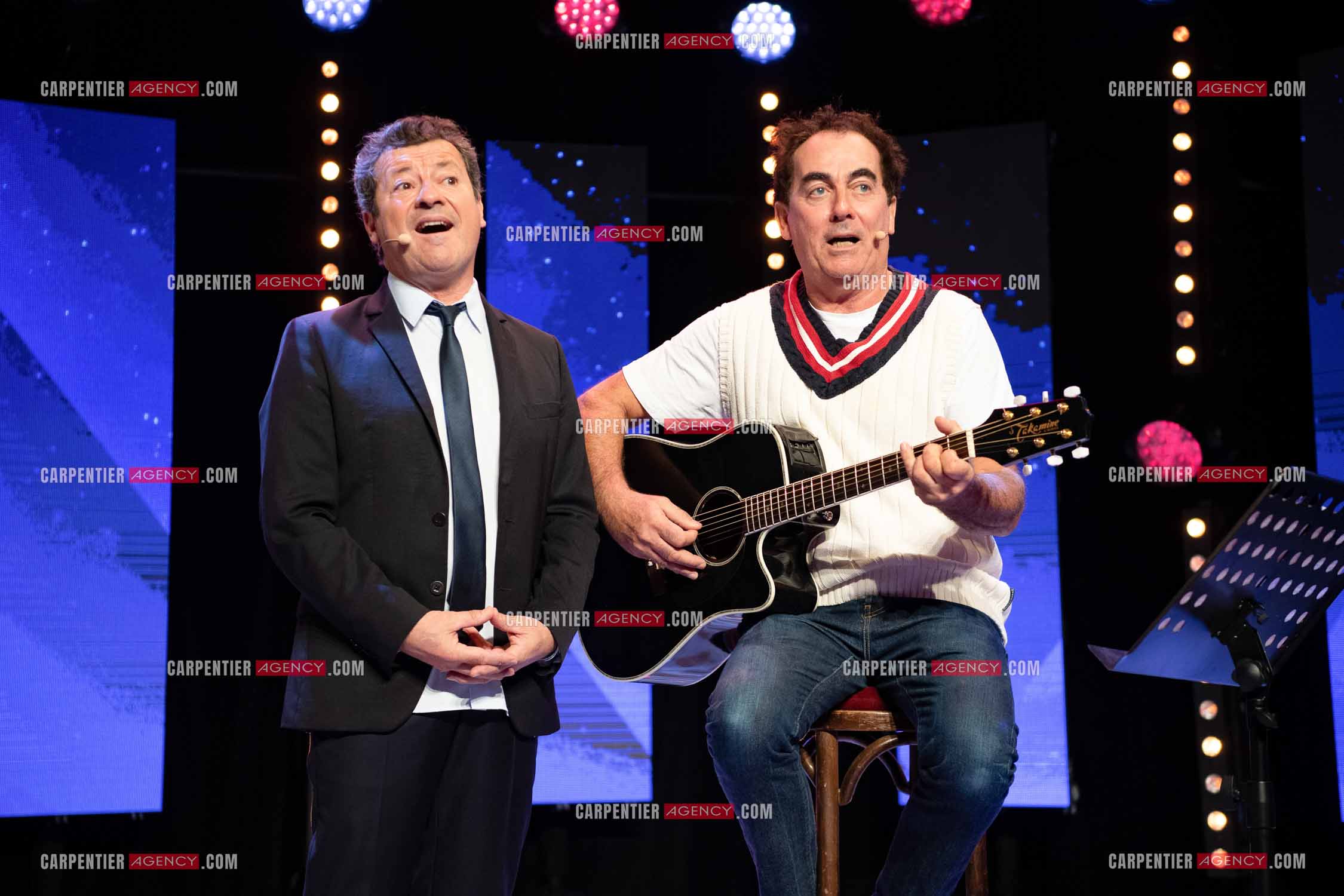 Eric Carrière et Francis Ginibré les deux humoristes Français formant le duo “Les Chevaliers Du Fiel“ au théâtre de Paris à Avignon.    ( Exclusif )