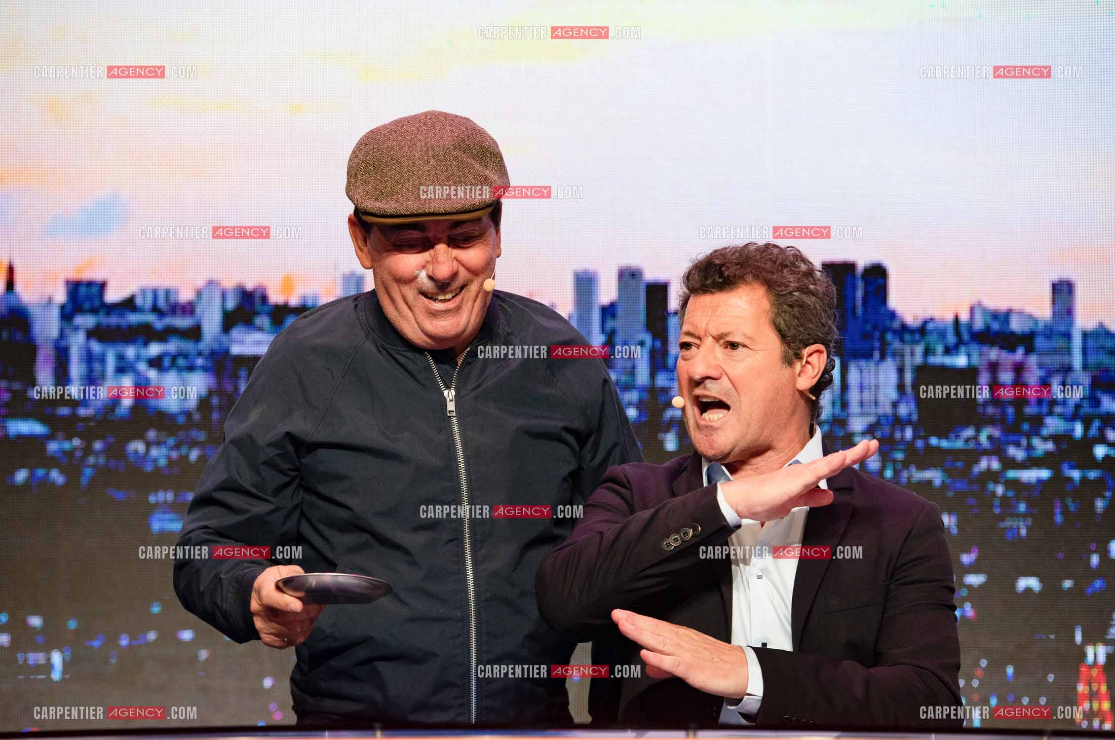 Eric Carrière et Francis Ginibré les deux humoristes Français formant le duo “Les Chevaliers Du Fiel“ au théâtre de Paris à Avignon.    ( Exclusif )