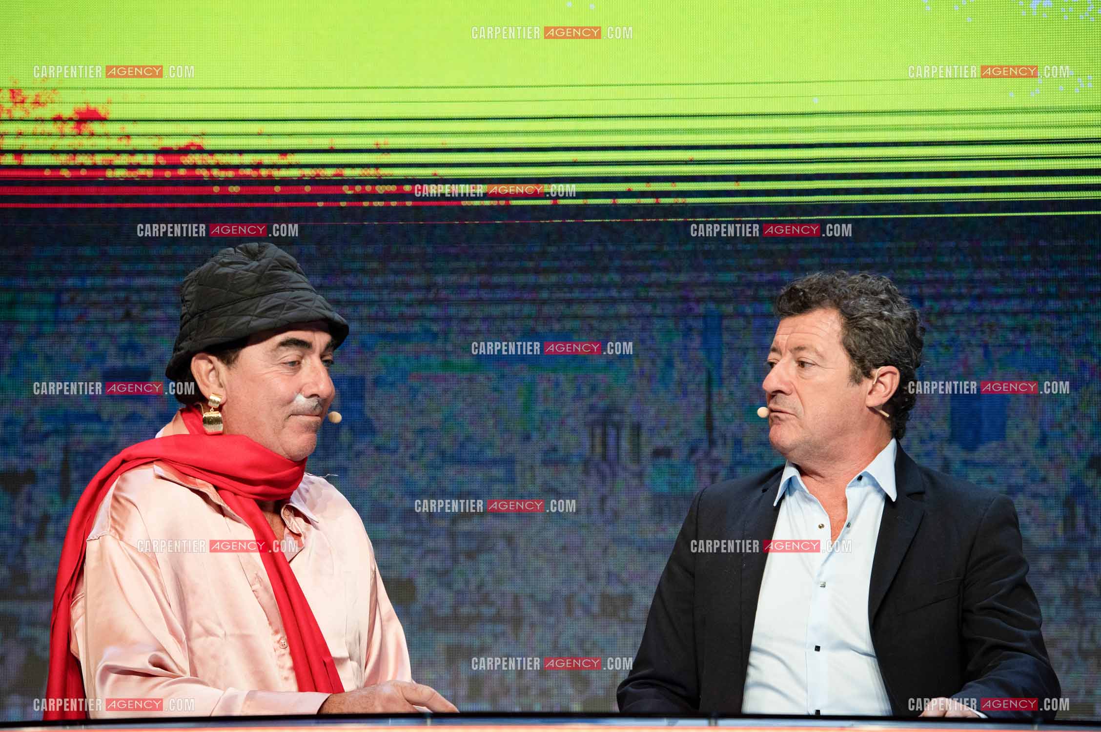 Eric Carrière et Francis Ginibré les deux humoristes Français formant le duo “Les Chevaliers Du Fiel“ au théâtre de Paris à Avignon.    ( Exclusif )