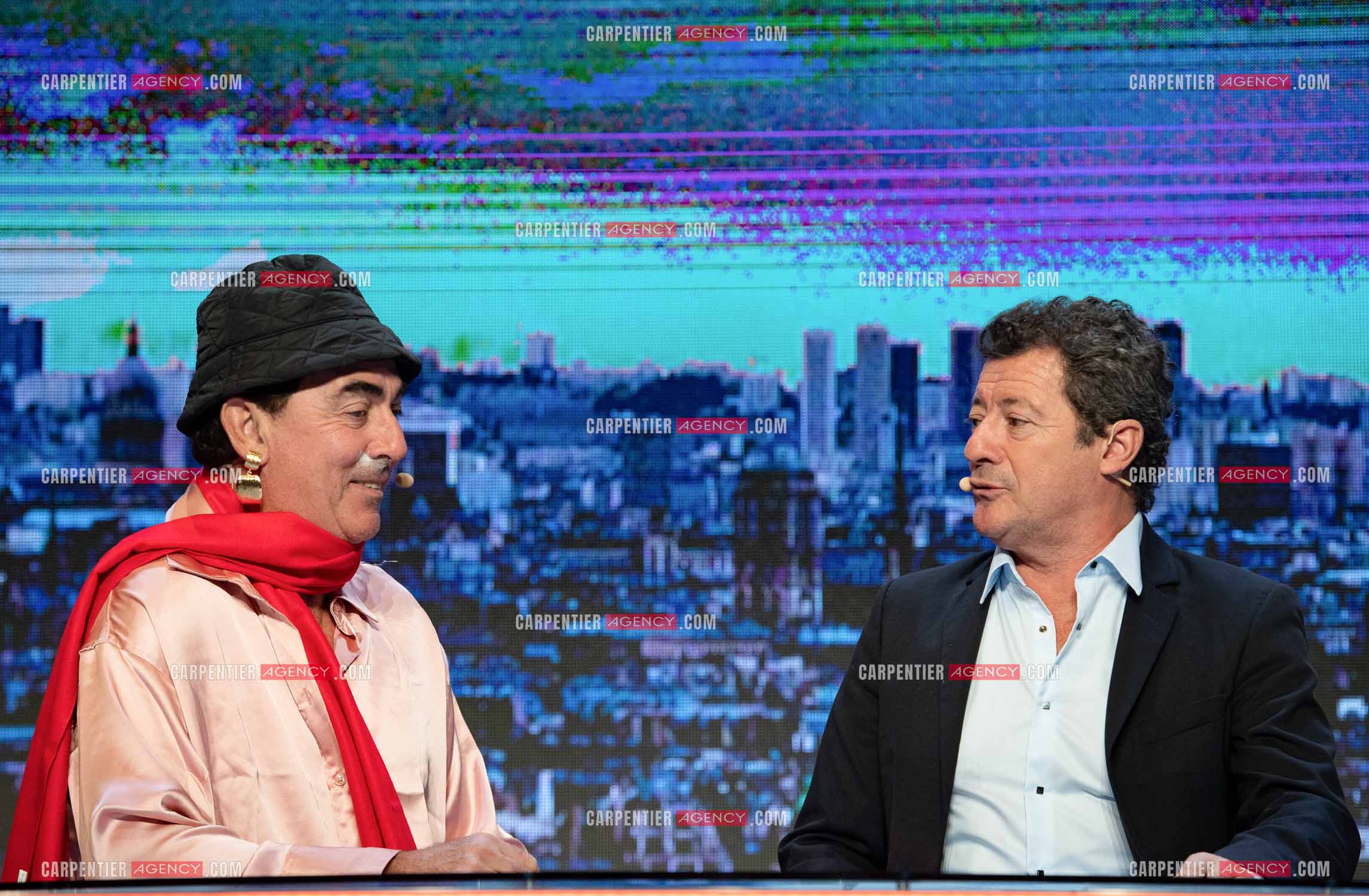 Eric Carrière et Francis Ginibré les deux humoristes Français formant le duo “Les Chevaliers Du Fiel“ au théâtre de Paris à Avignon.    ( Exclusif )