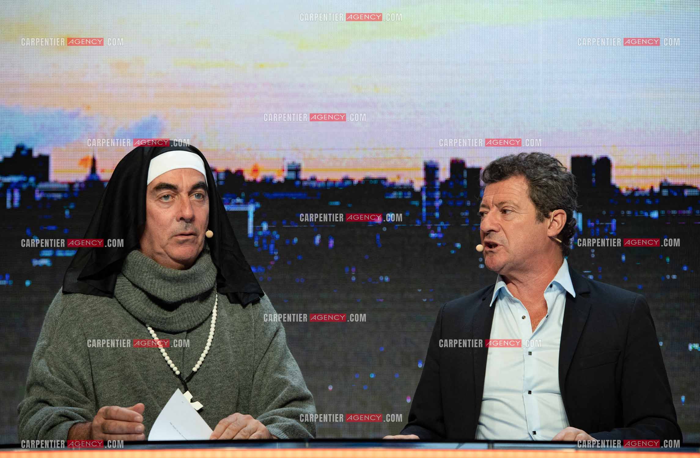 Eric Carrière et Francis Ginibré les deux humoristes Français formant le duo “Les Chevaliers Du Fiel“ au théâtre de Paris à Avignon.    ( Exclusif )